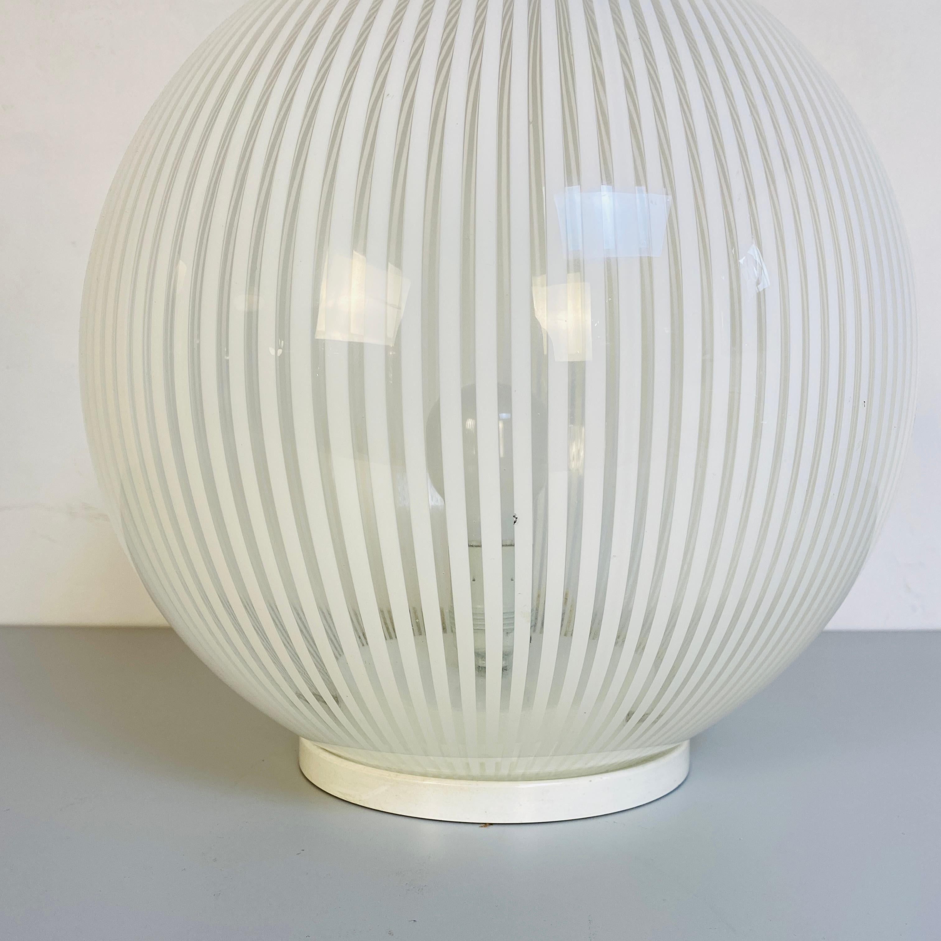 Sphere Table Lamp by L. Diaz De Santillana for Venini, Tessuti Series, 1970s In Good Condition For Sale In MIlano, IT