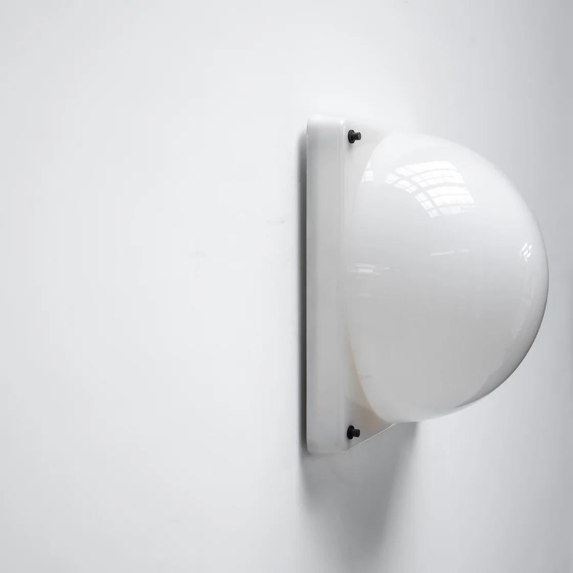Fine XX secolo Sphere wall lamp, Italy, 1970s, simple minimal design in vendita