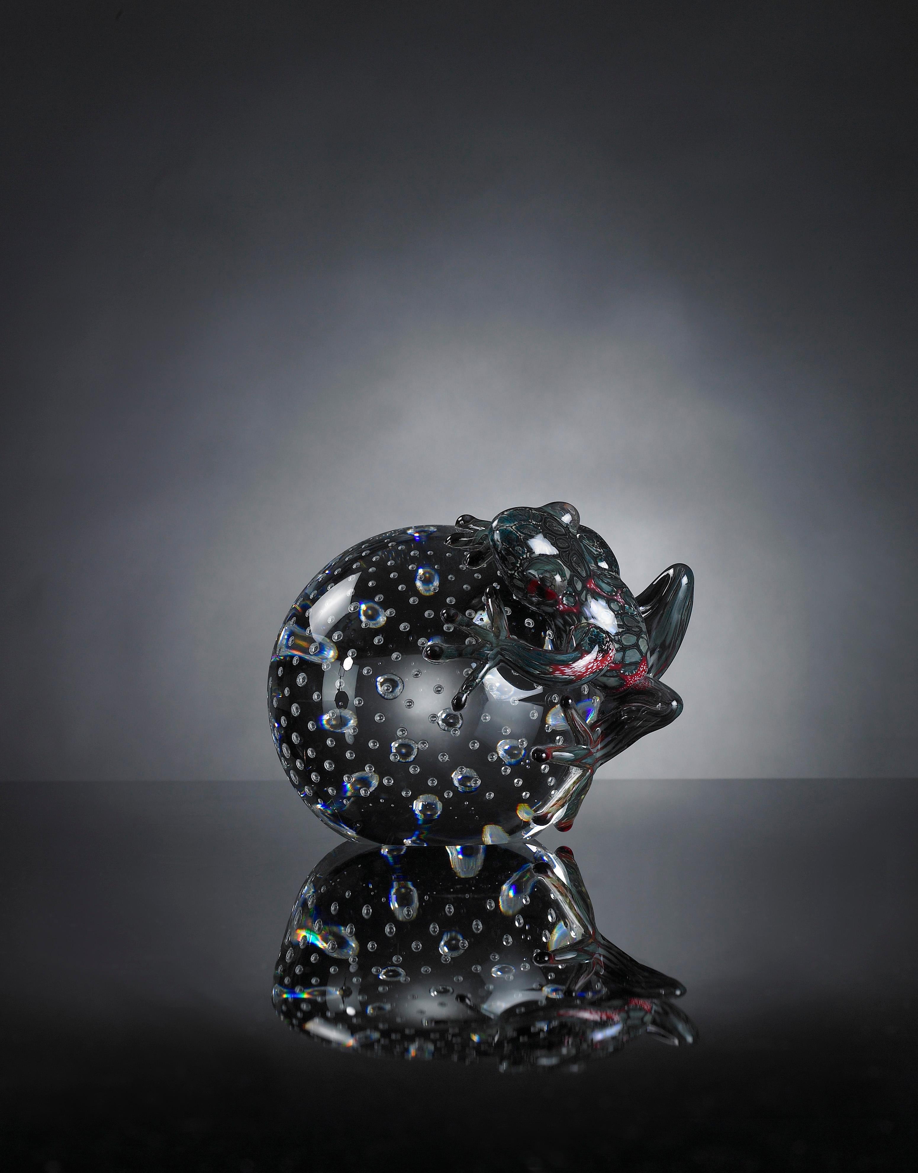 Moderne Sphère avec grenouille couleur bleu pétrole:: en verre:: Italie en vente