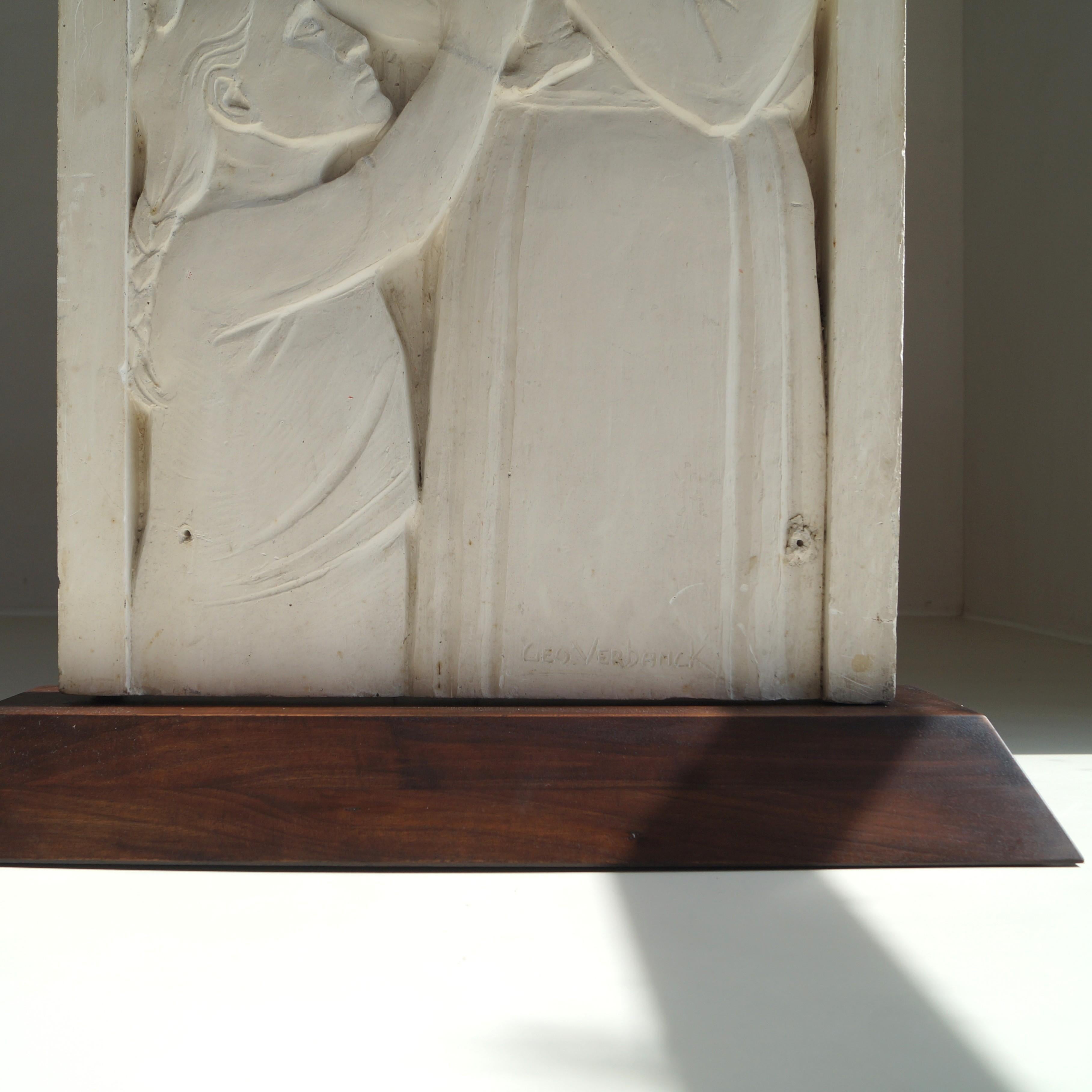 Kugelförmiges Basrelief aus Gips von Geo Verbanck, Belgien, 1920er Jahre im Zustand „Gut“ im Angebot in EVERDINGEN, NL