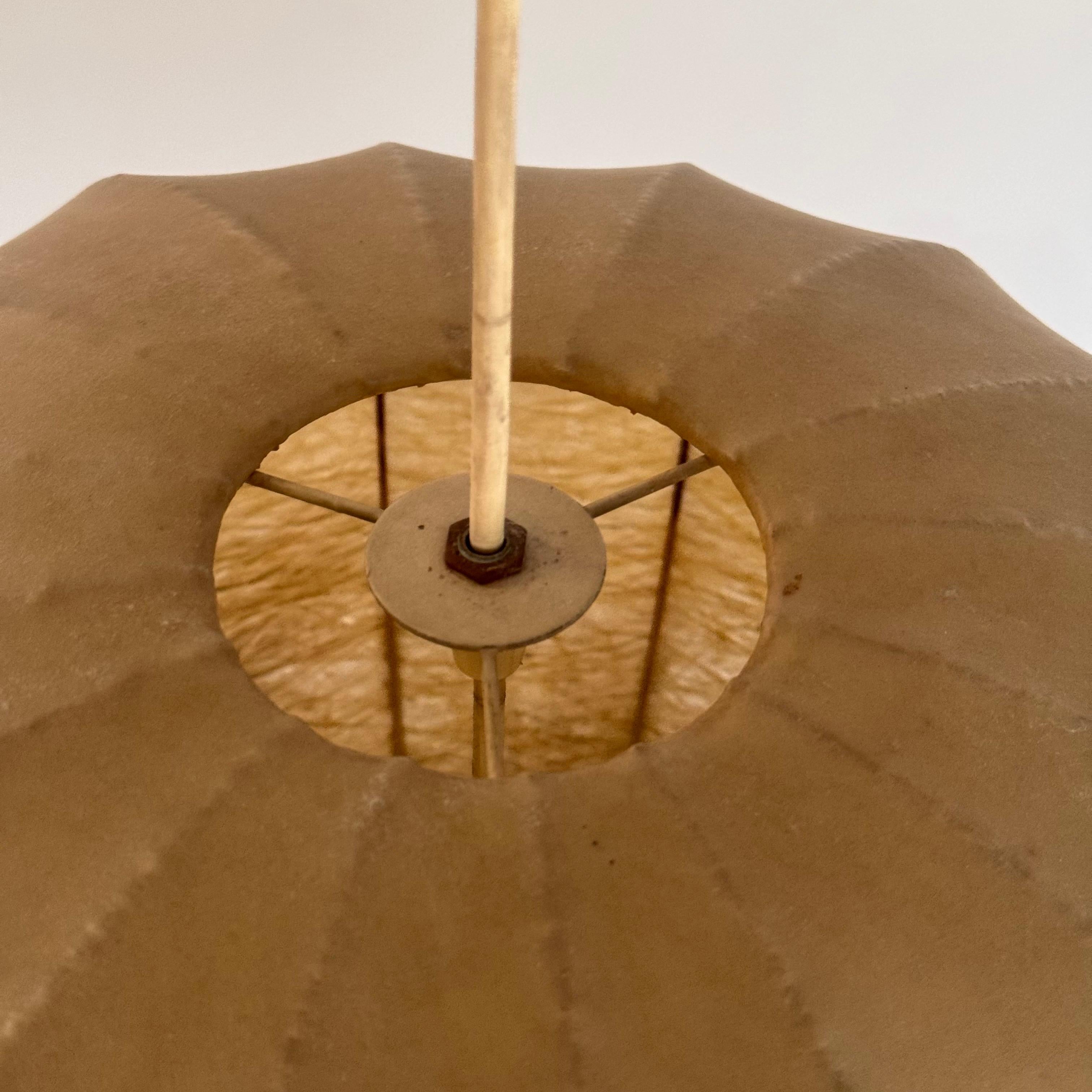 Plafonnier cocon sphérique d'Achille et P. Giacomo Castiglioni, années 1960 11