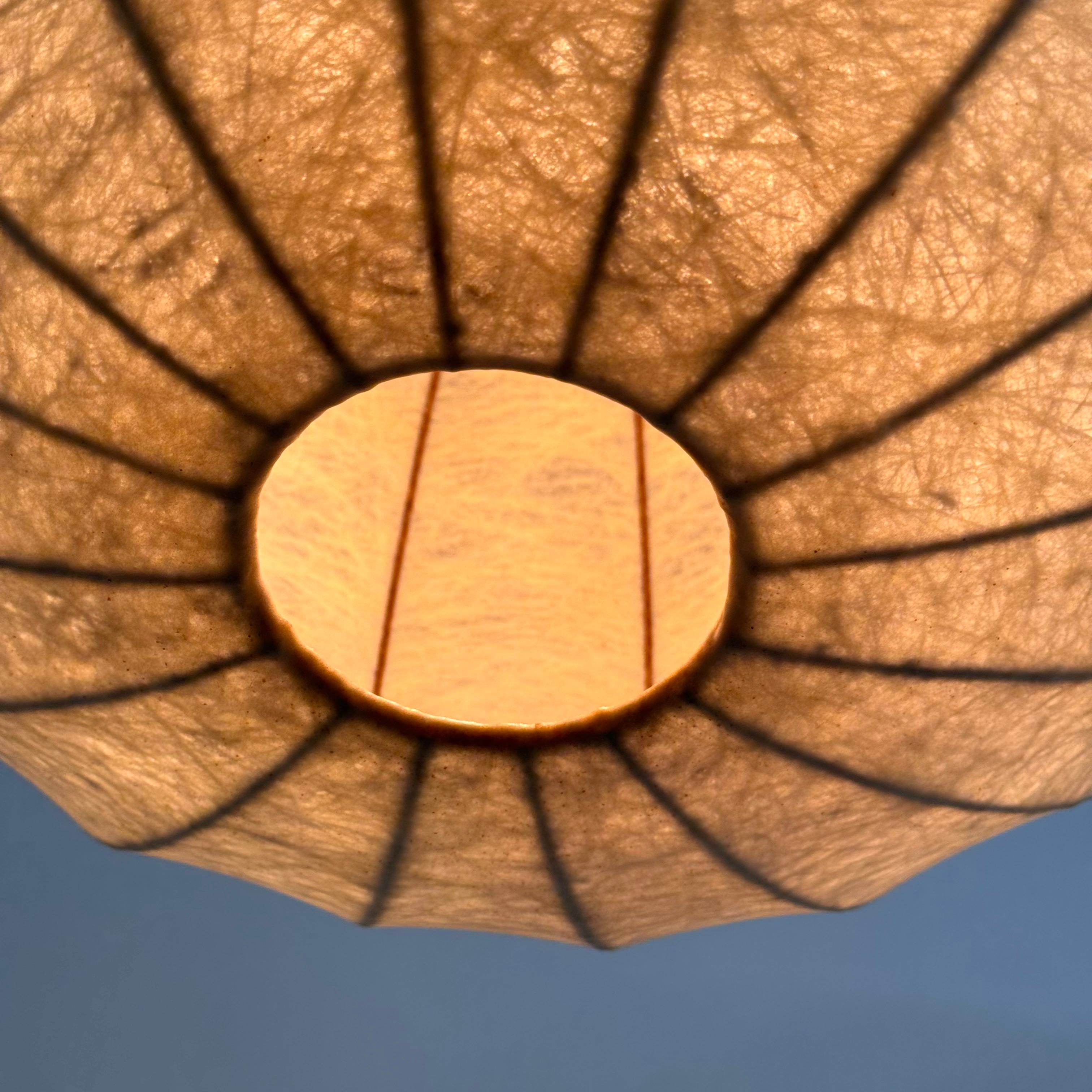 Milieu du XXe siècle Plafonnier cocon sphérique d'Achille et P. Giacomo Castiglioni, années 1960