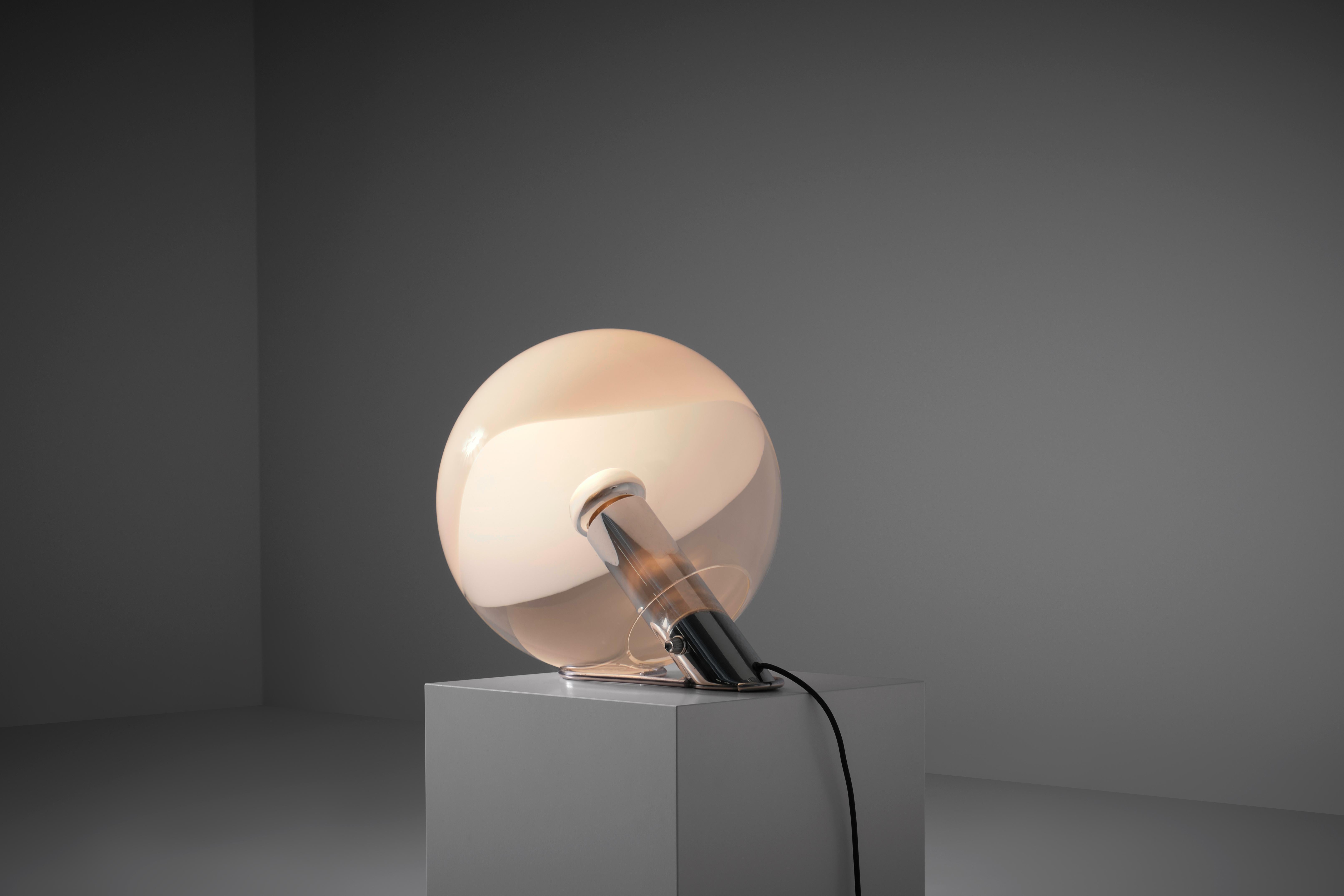 Late 20th Century Spherical Glass table lamp by Pia Guidetti Crippa for Lumi, Italy 1970s For Sale