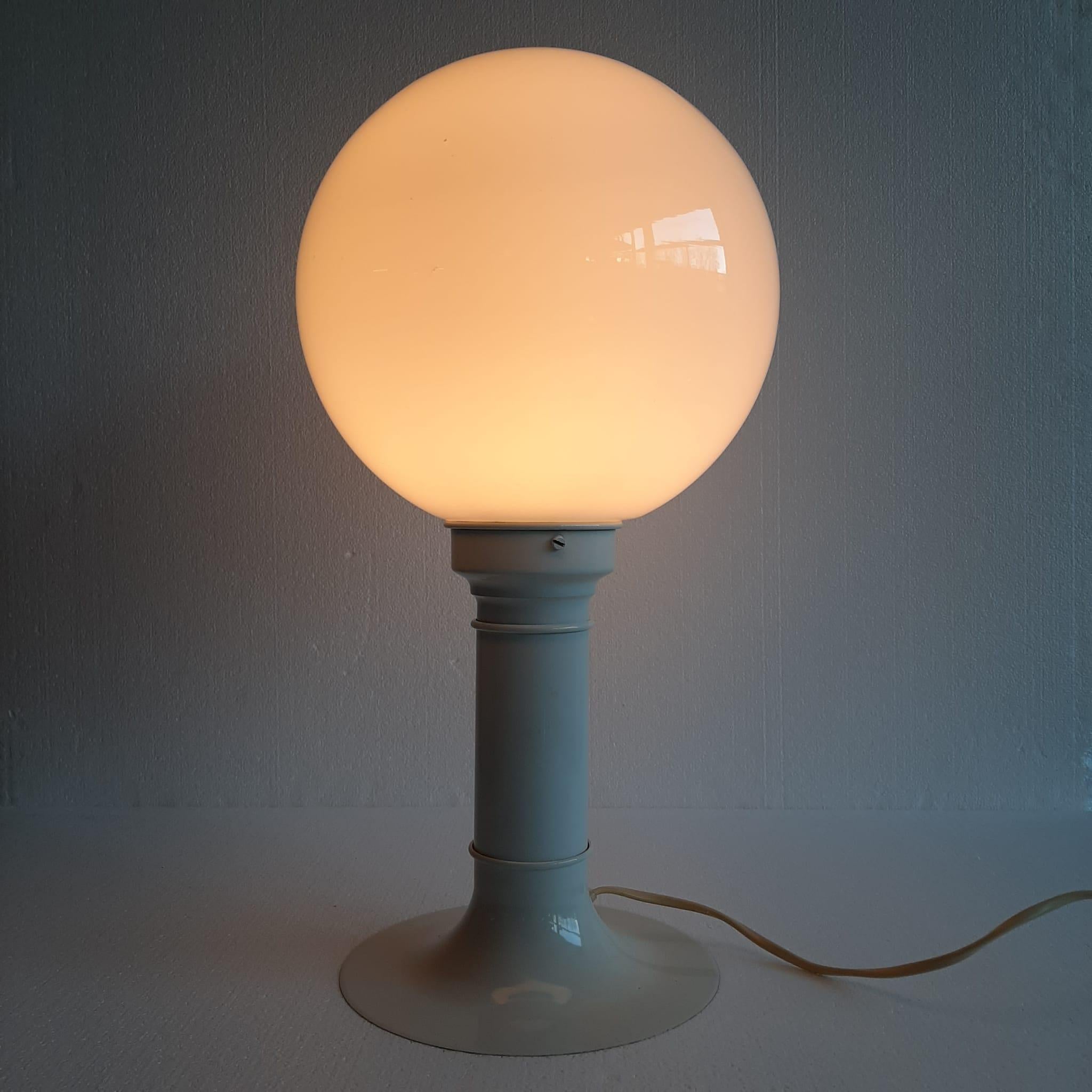 Spherical lamp produced by Dutch manufacturor Wojo Holland.

This space age lamp from the 70's has a opaline glass shade. It spreads the light softly and evenly across the surronding area.

The metal stand and the glass shade have both a different