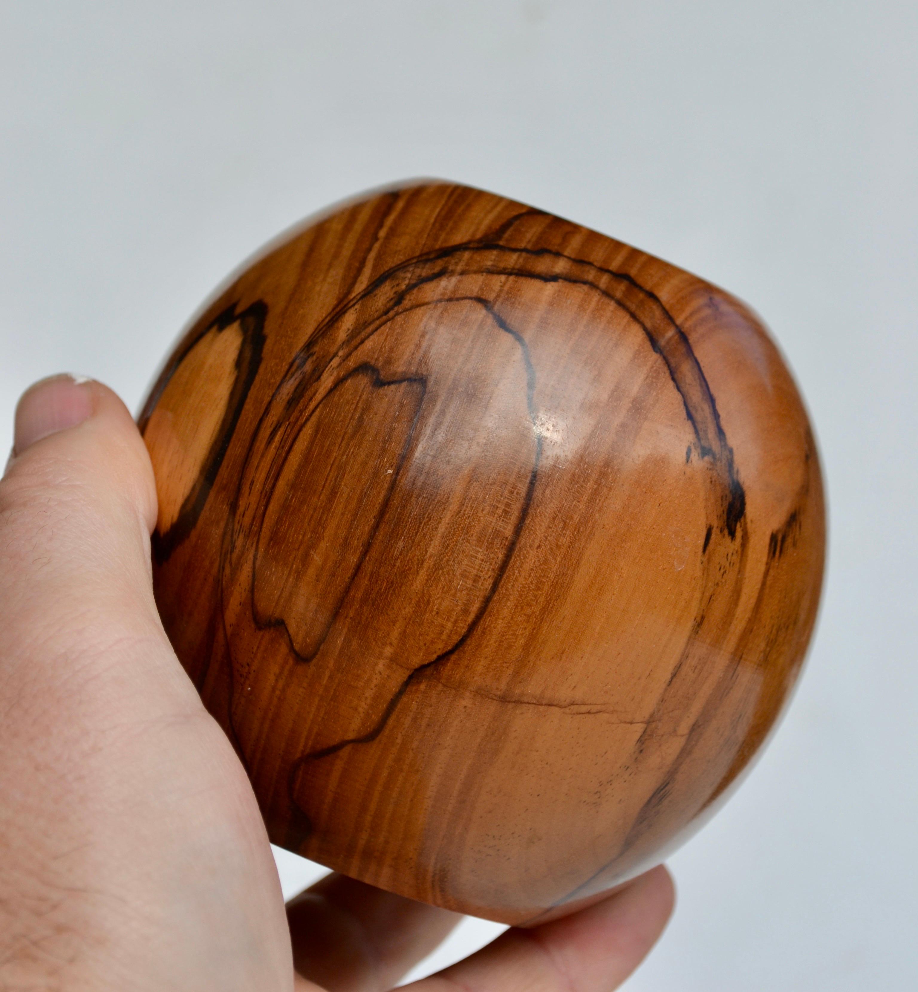 Mid-Century moderno Vaso sferico monossile in legno di Moutouchi - Design organico francese, circa 1970 in vendita