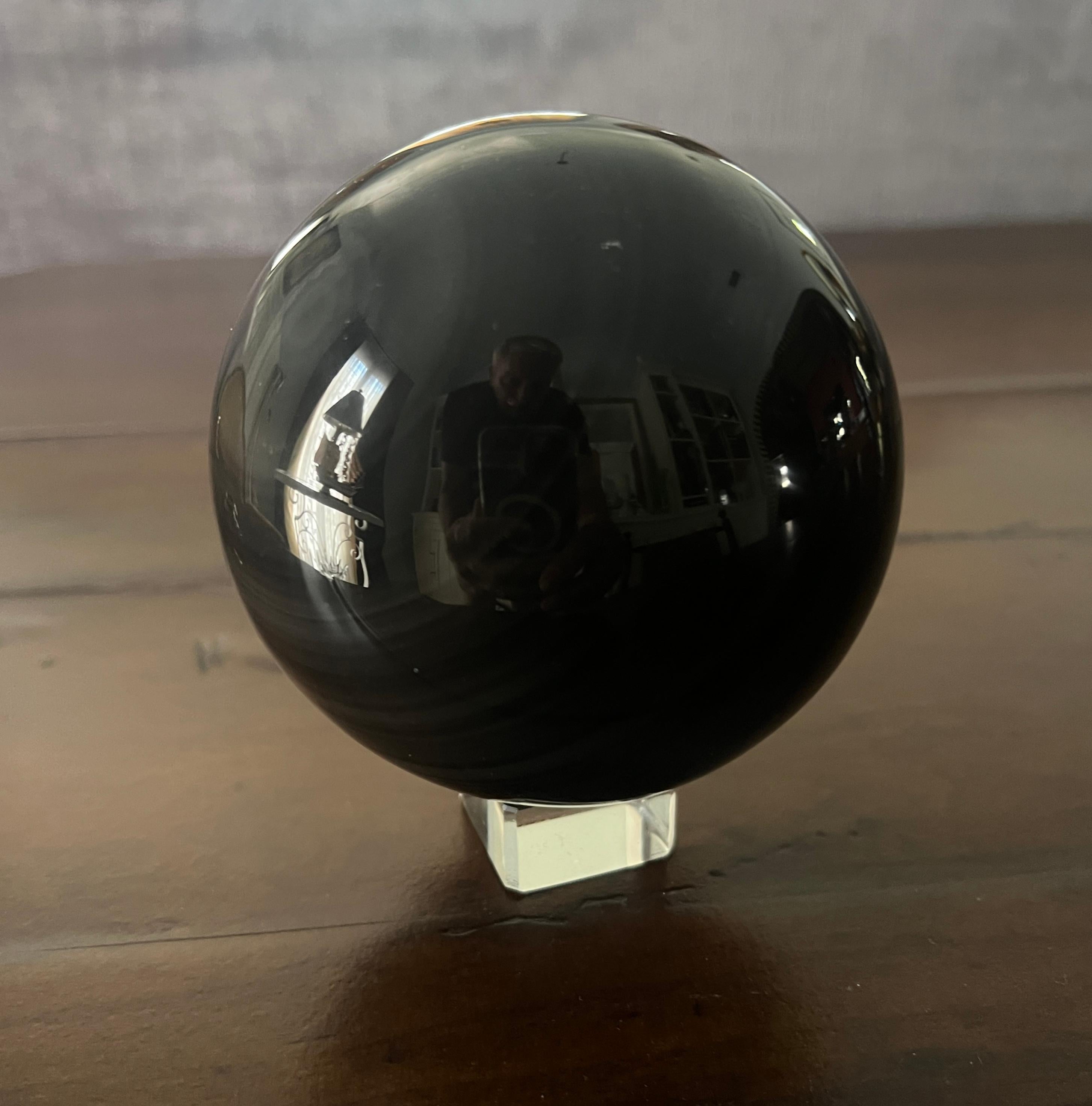 Presse-papier sphérique en onyx massif sur un Stand avec pied en patte d'oie en sterling en vente 6