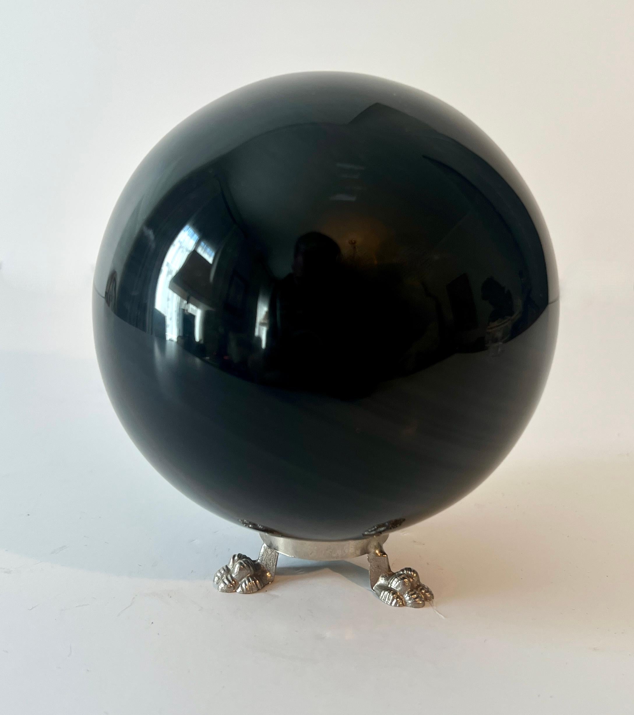 Presse-papier sphérique en onyx massif sur un Stand avec pied en patte d'oie en sterling en vente 3