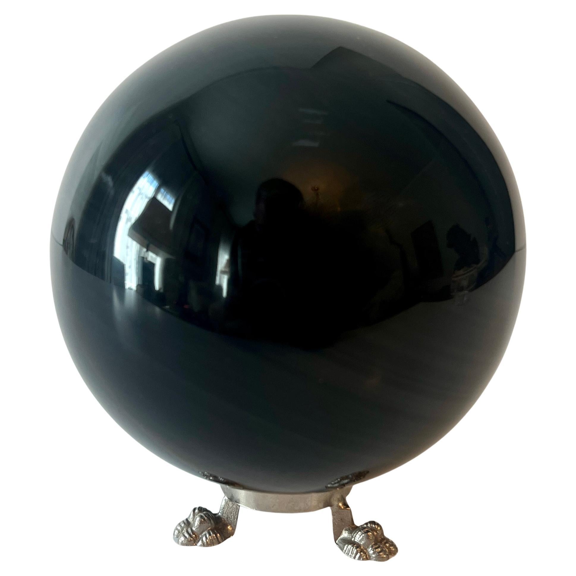 Presse-papier sphérique en onyx massif sur un Stand avec pied en patte d'oie en sterling en vente