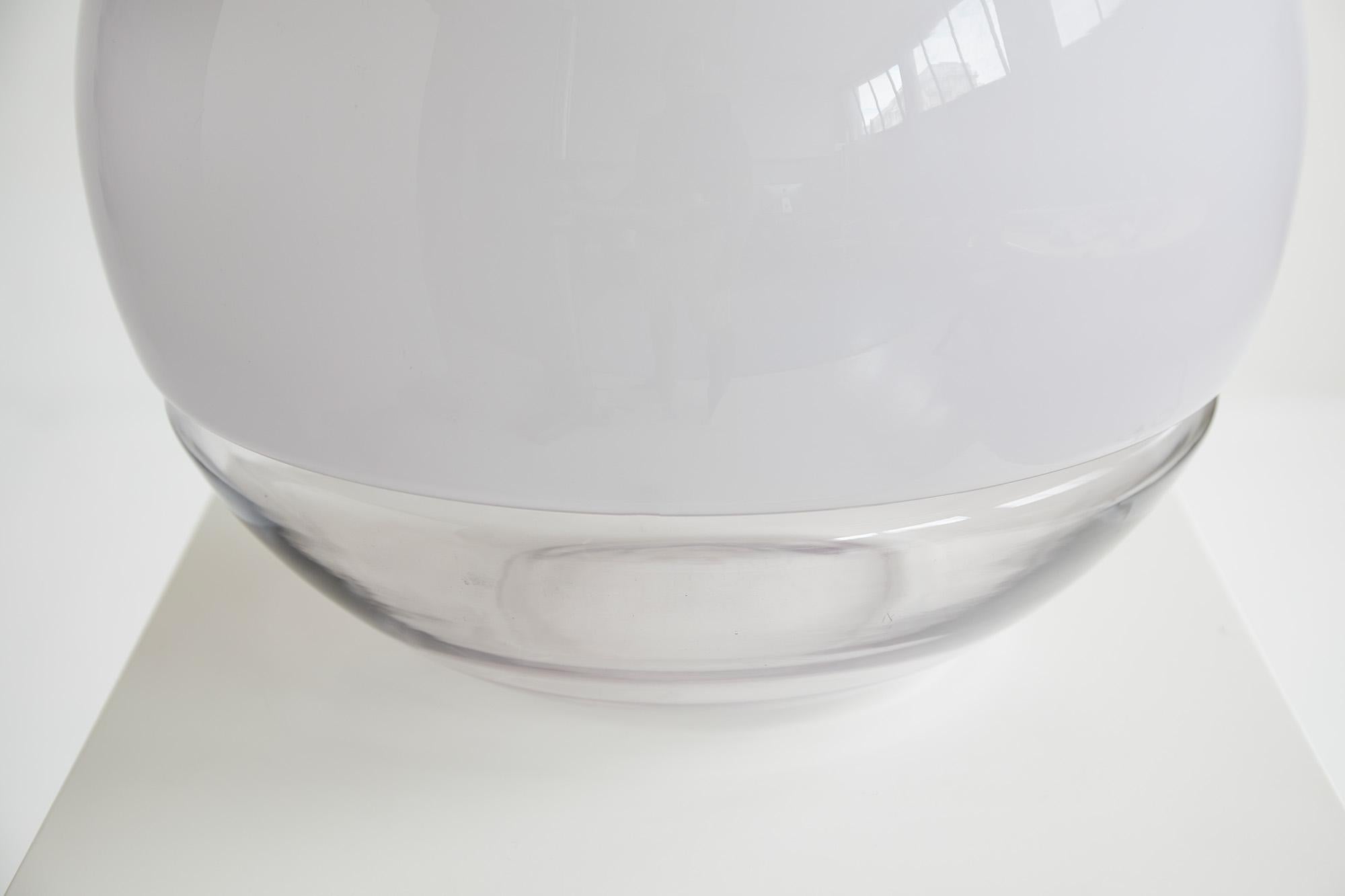 Lampe de table sphérique en verre de Murano par Carlo Nason, Linea GB Italie 1970 Bon état - En vente à Renens, CH
