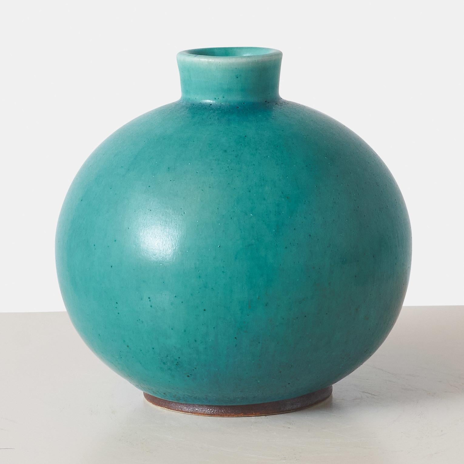 A footed spherical vase with an aquamarine hares fur glaze by Eva Stæhr Nielsen for Saxbo. Stamped with the Saxbo crown symbol, model number 85, and “SAXBO COPENHAGEN”.