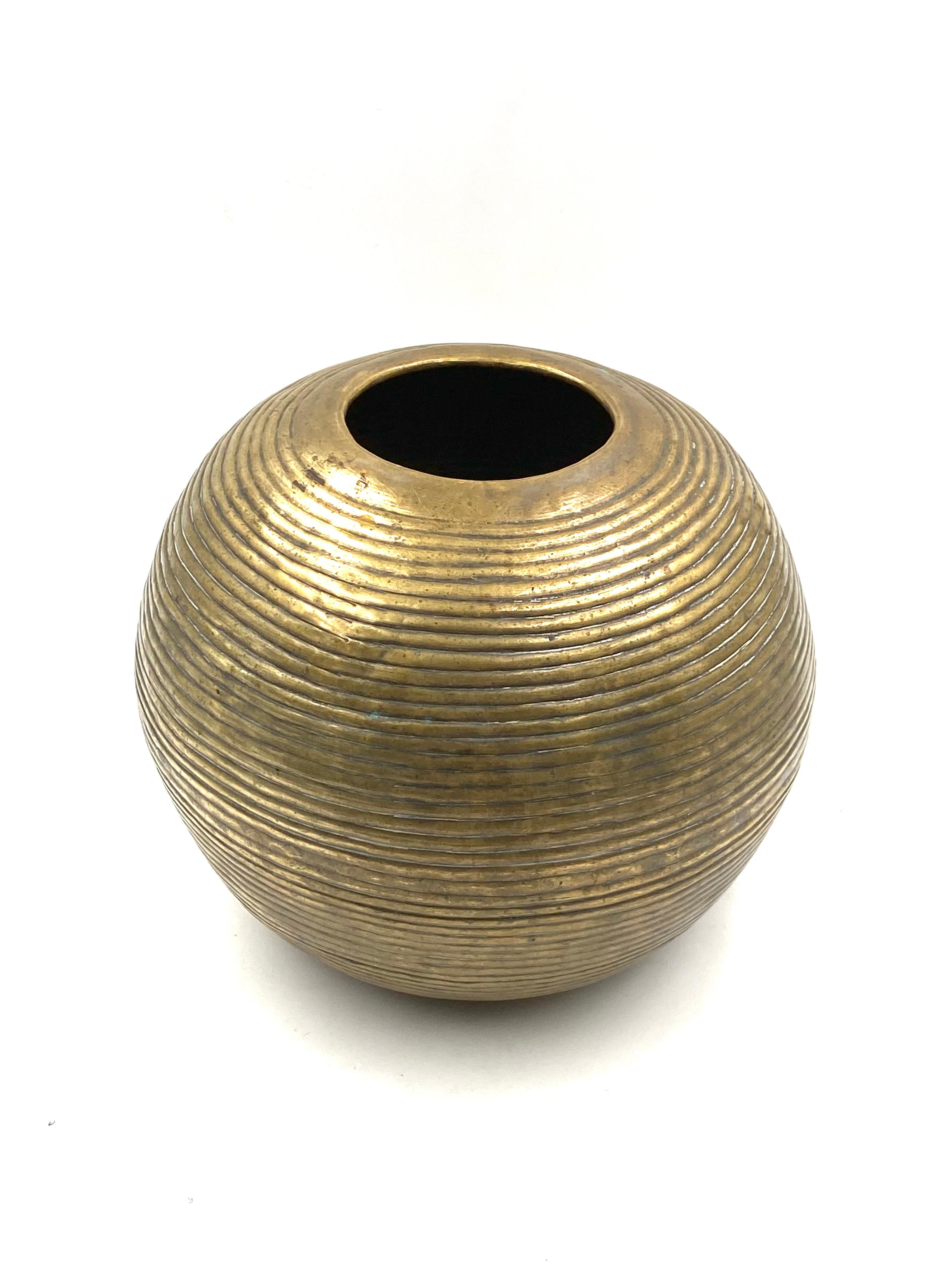 Spherical Vase, Italy 1970s For Sale 3