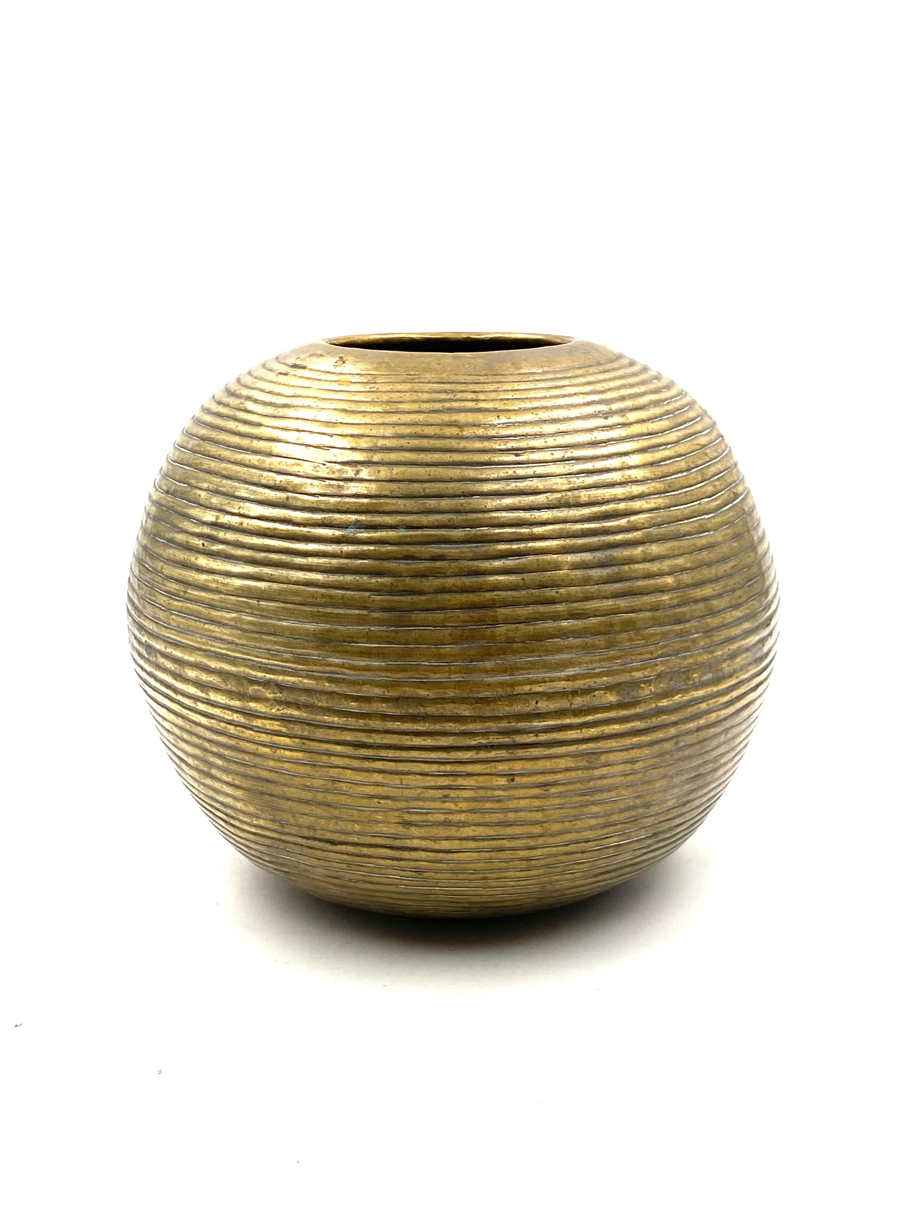 Spherical Vase, Italy 1970s For Sale 4