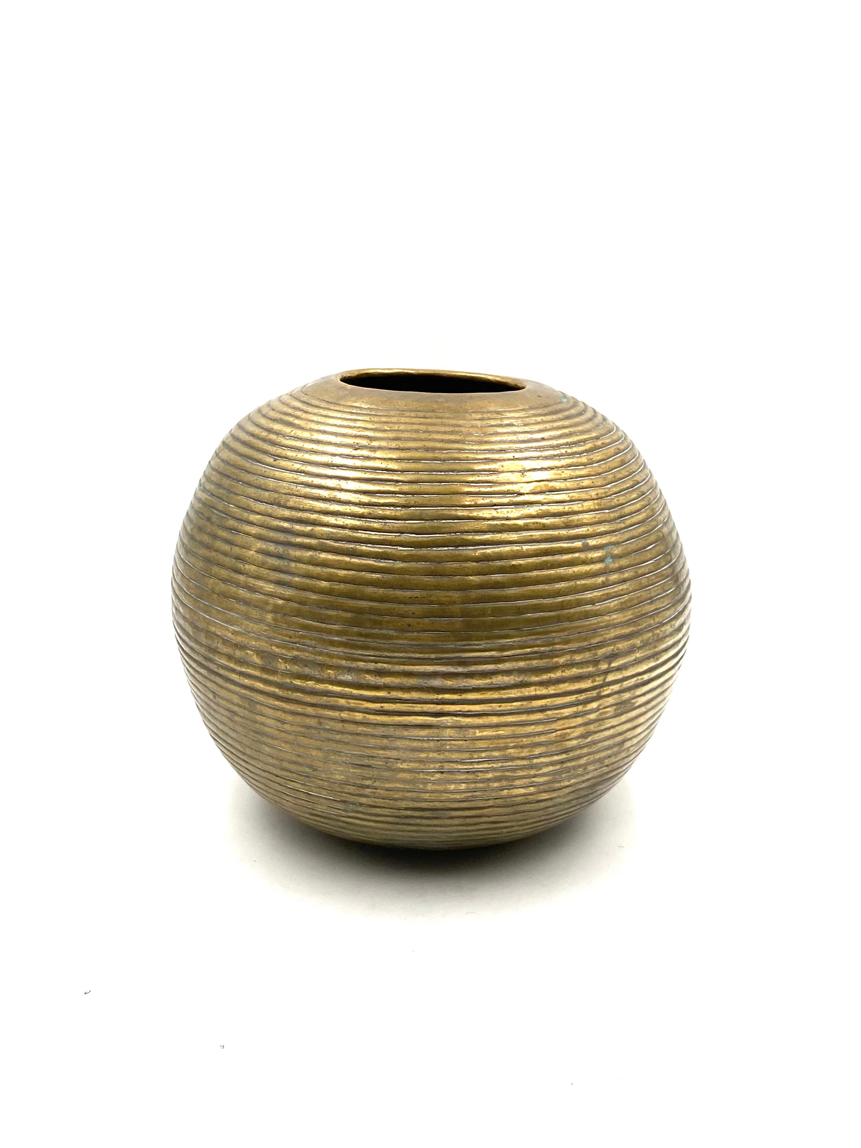 Spherical Vase, Italy 1970s For Sale 10