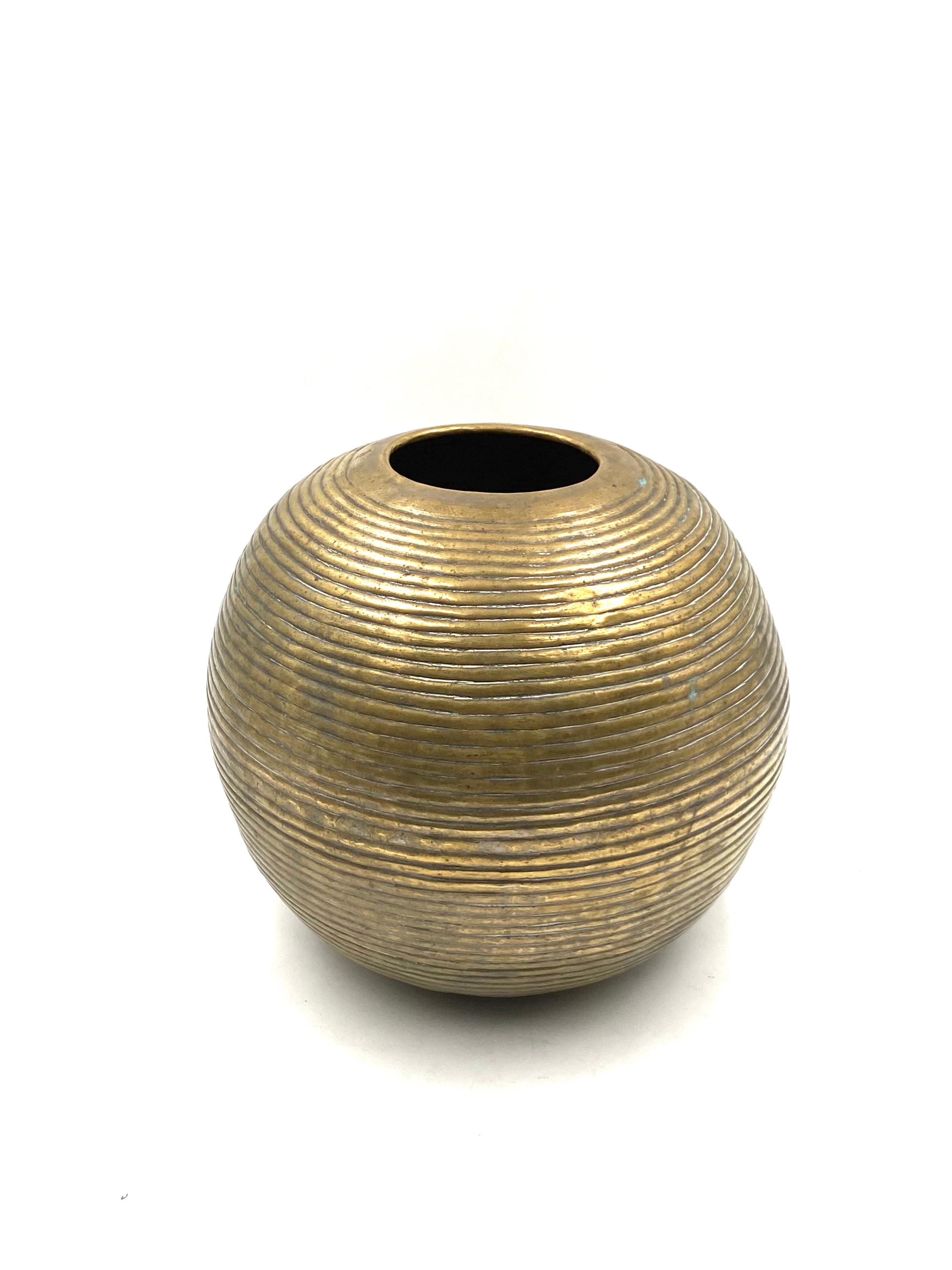 Spherical Vase, Italy 1970s For Sale 11