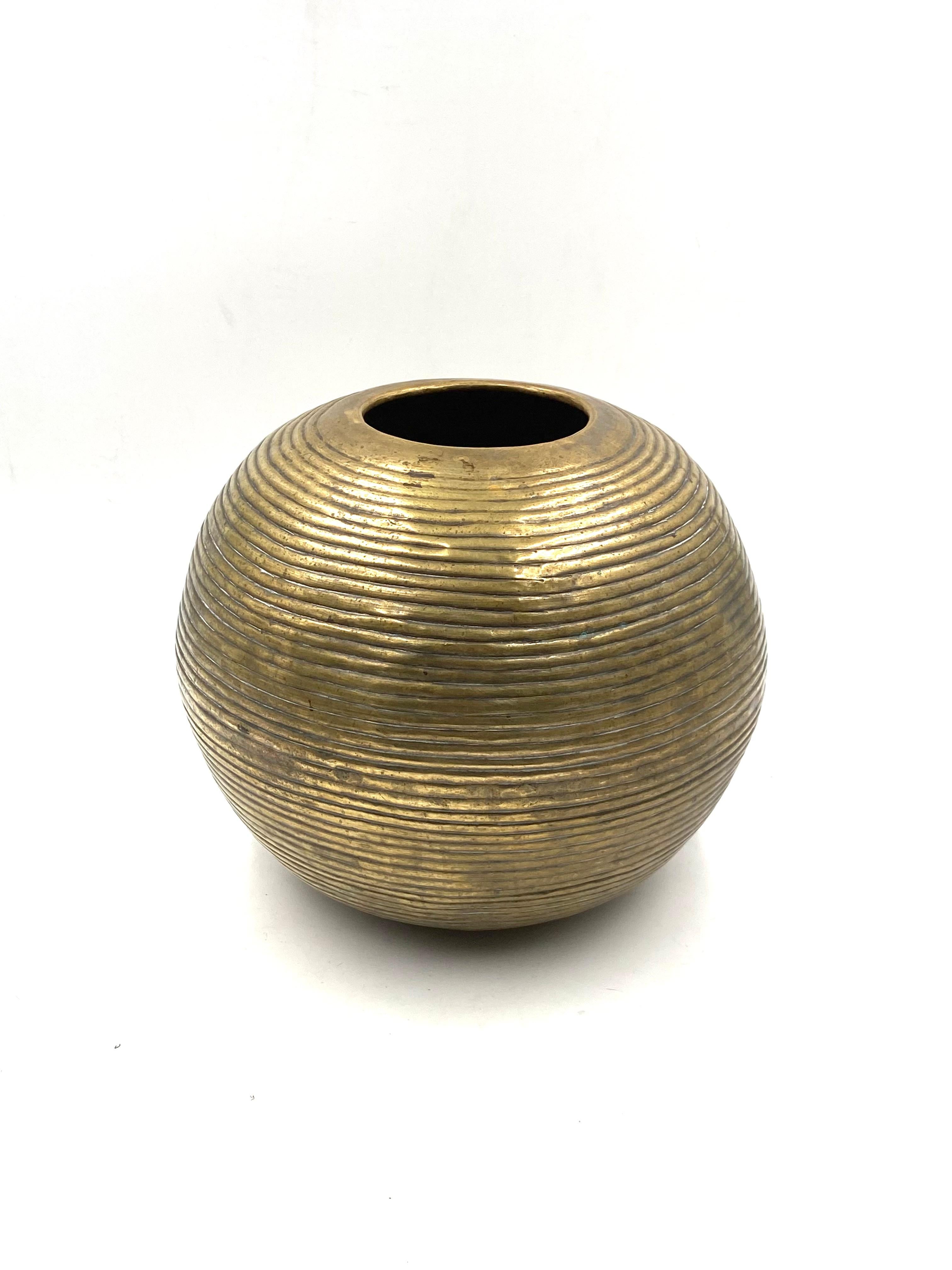 Spherical Vase, Italy 1970s For Sale 1