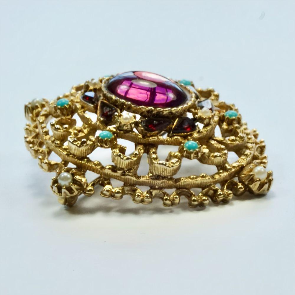 Sphinx Gold Plated Renaissance Style Brooch with Faux Gemstones Bon état - En vente à London, GB