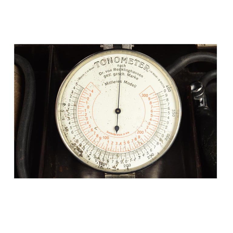 Vintage Medical Sphygmomanometer in its Original Bakelite Box, German 1930s For Sale at 1stDibs
