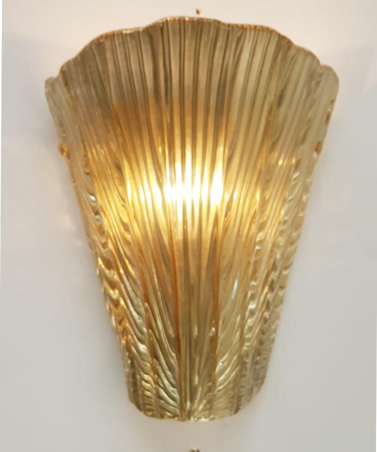 Italian wall light shown in smoked brown Murano glass with gold decor molded into an artistic shell shape, mounted on un-lacquered natural brass frame / Made in Italy
Designed by Fabio Bergomi for Fabio Ltd
1 light / E12 or E14 type / max