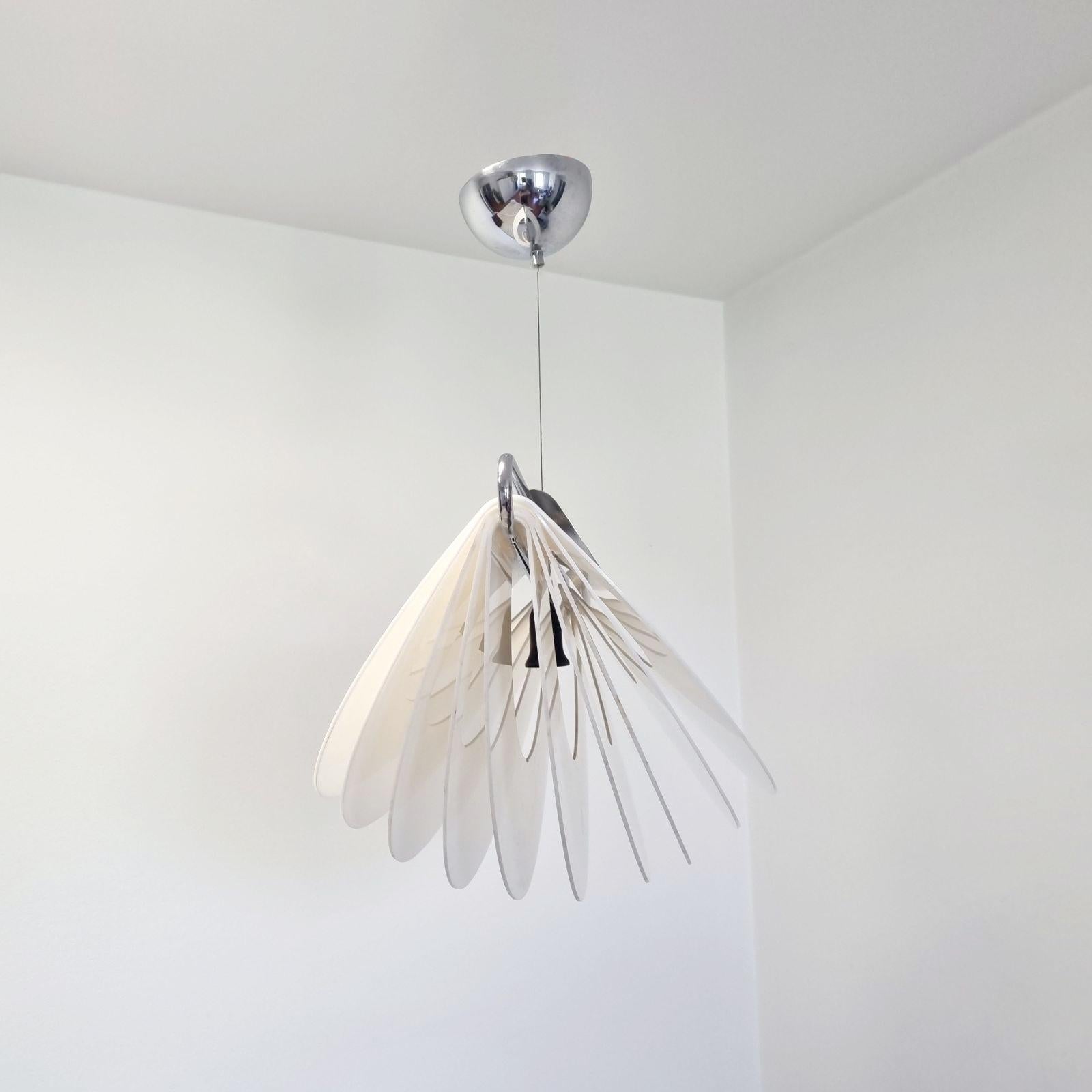 Fine XX secolo Lampada a sospensione Spicchio di Ermanno Lampa & Sergio Brazzoli per Guzzini, Italia anni '70 in vendita