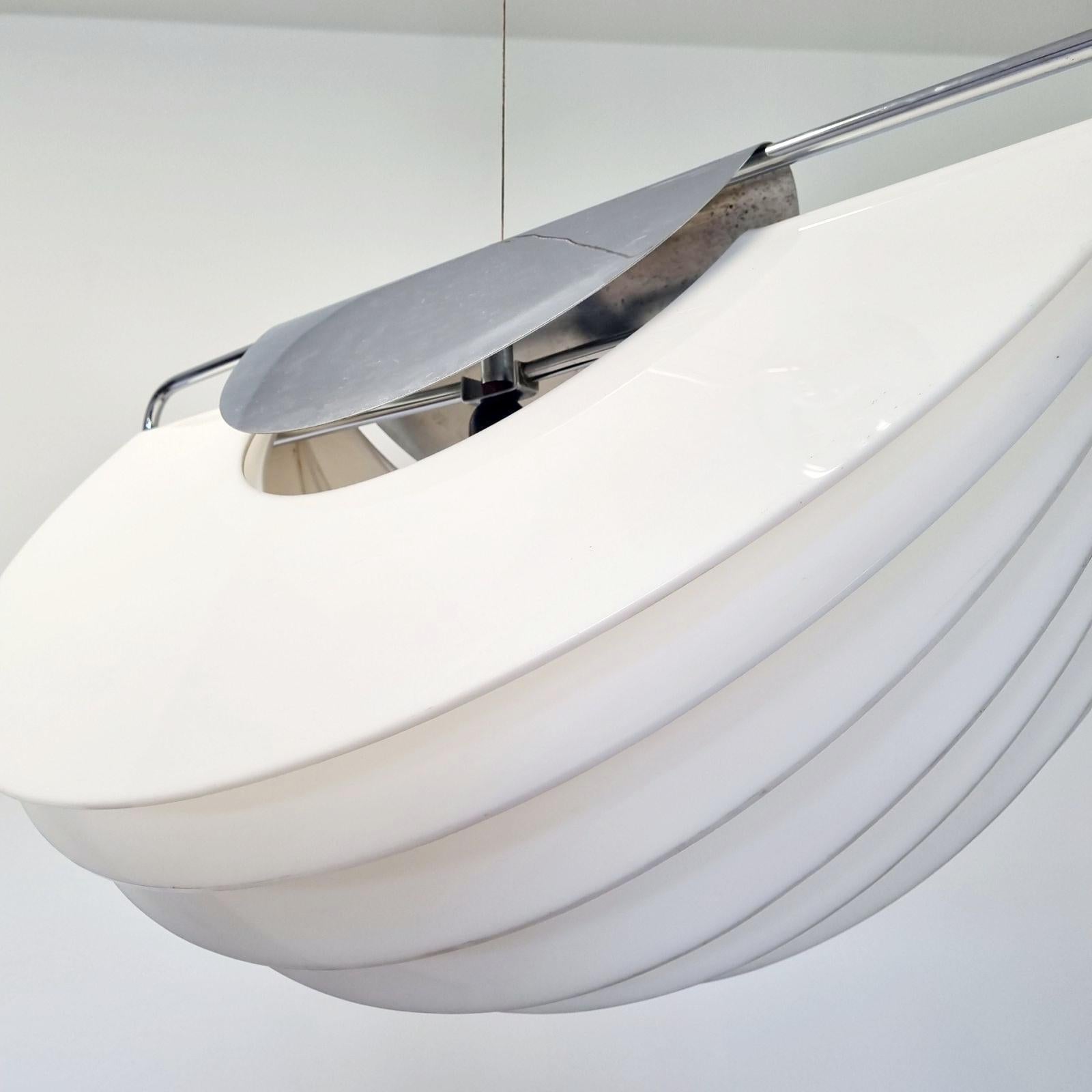 Metallo Lampada a sospensione Spicchio di Ermanno Lampa & Sergio Brazzoli per Guzzini, Italia anni '70 in vendita