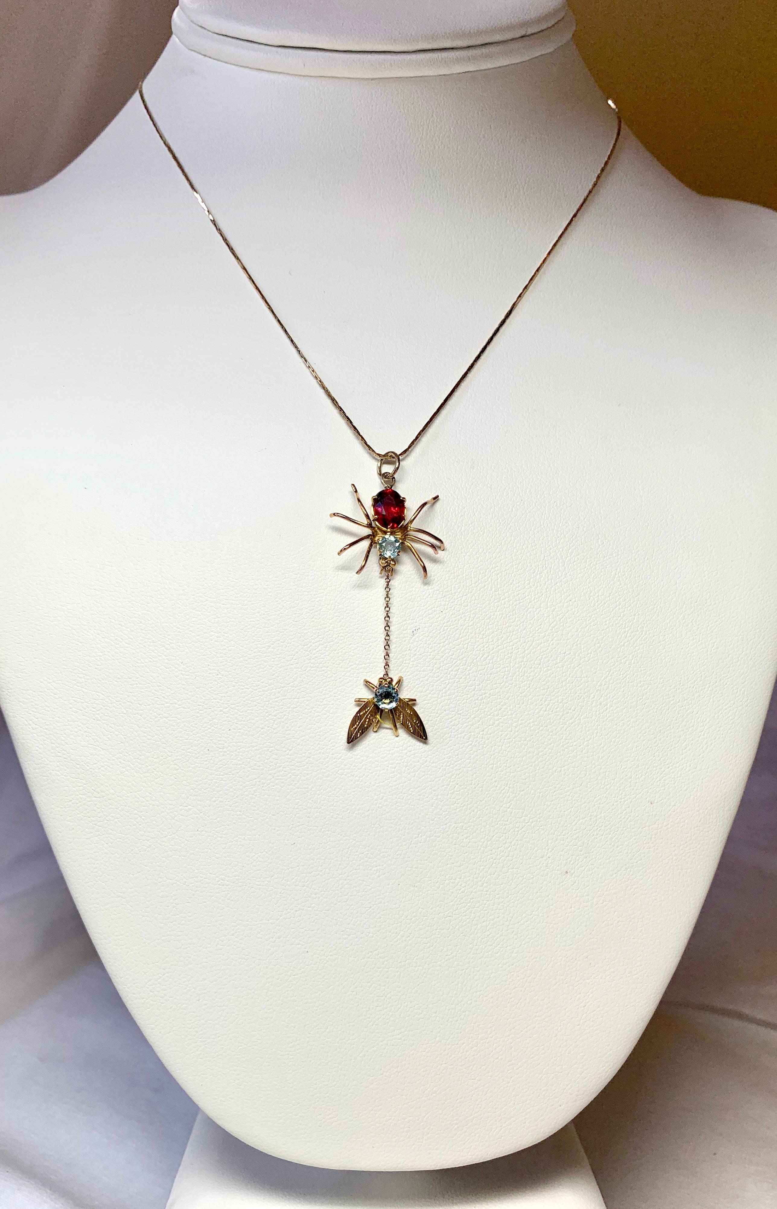 Spider and Fly Insect Pendant Necklace Aquamarine Garnet Gold Antique Art Deco In Good Condition In New York, NY