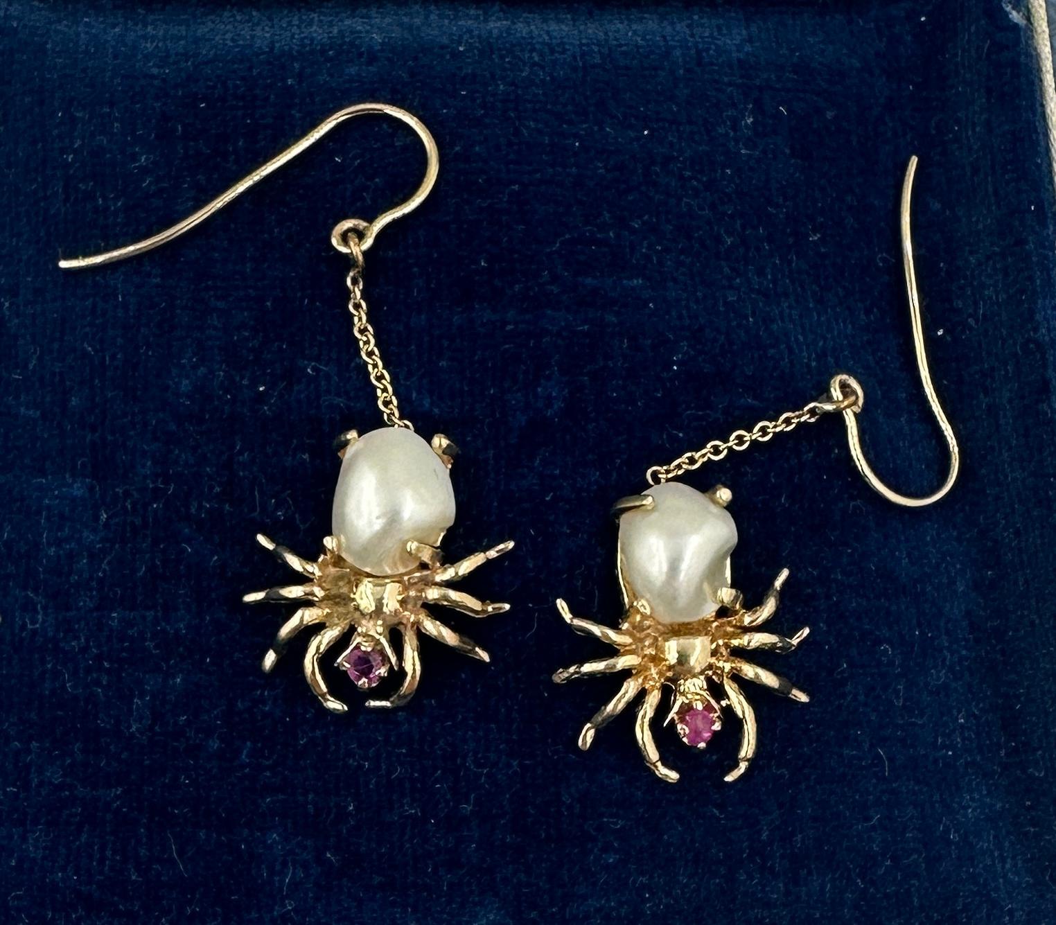 Spider Earrings Pearl Ruby Insect Bug Dangle Drop Earrings Antique Gold In Excellent Condition For Sale In New York, NY