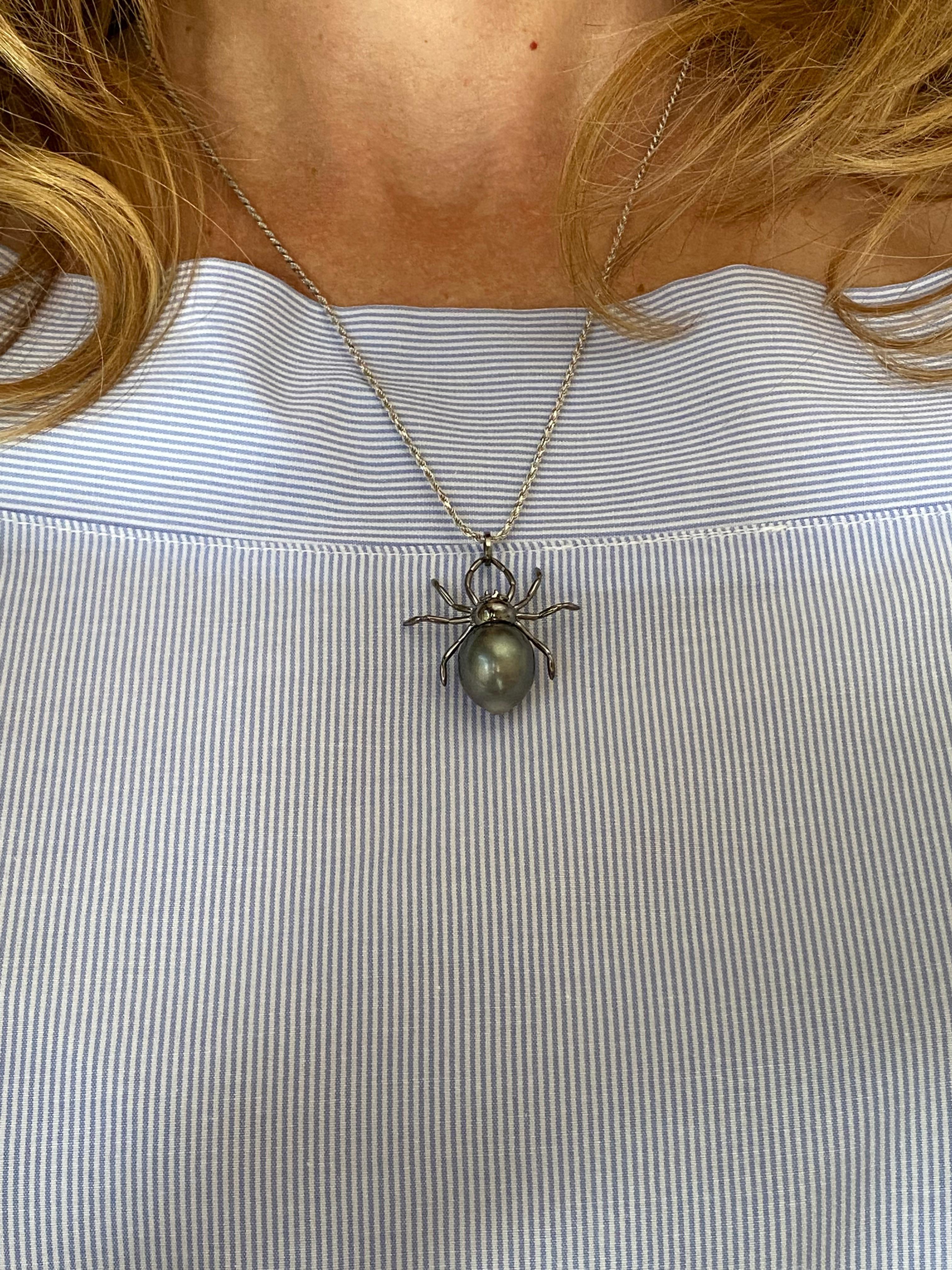 Spider Emerald South Sea Pearl Gold 18 Karat Pendant or Necklace For Sale 2