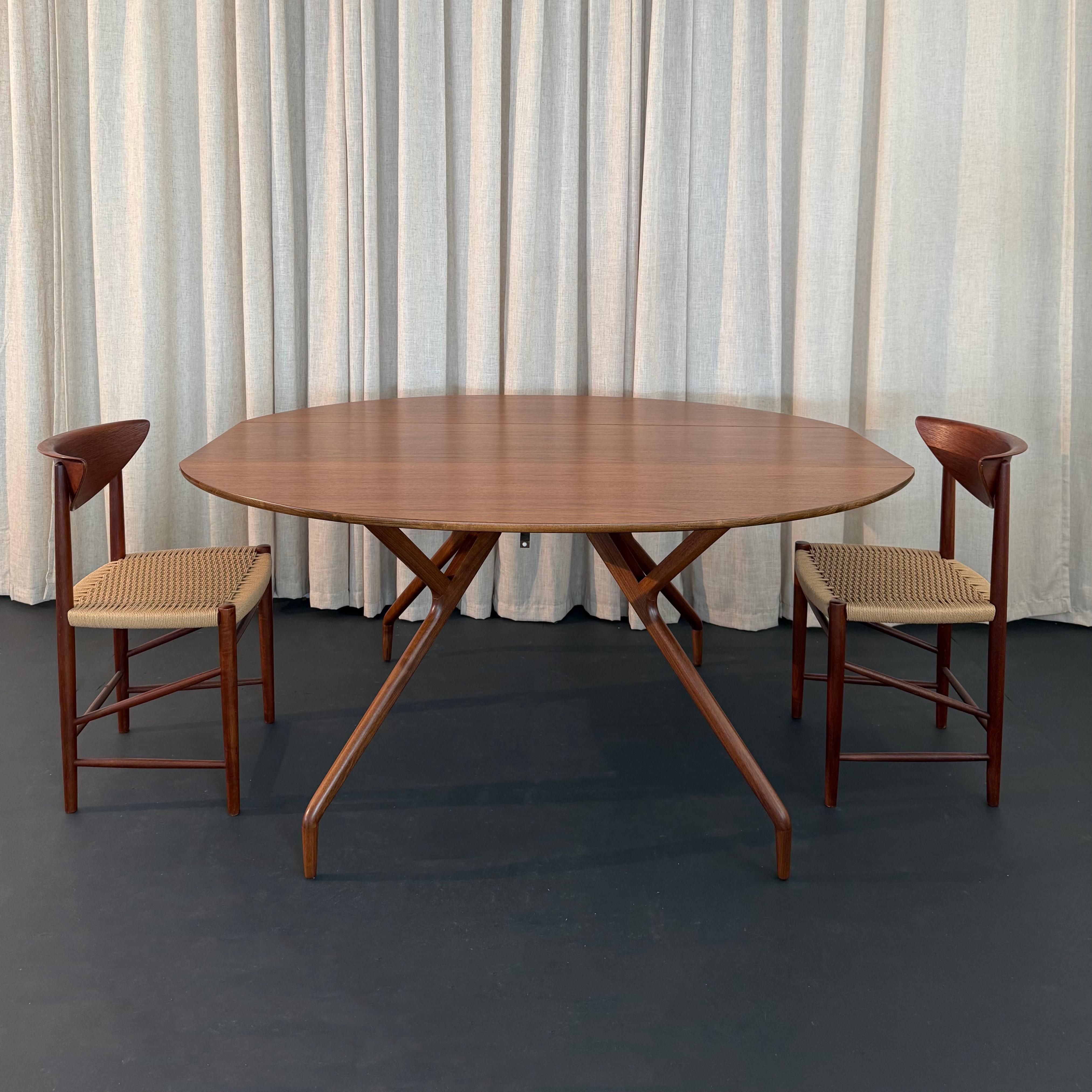 Spider-Leg Drop-Leaf Dining Table By Greta Magnusson Grossman Bon état - En vente à Brooklyn, NY