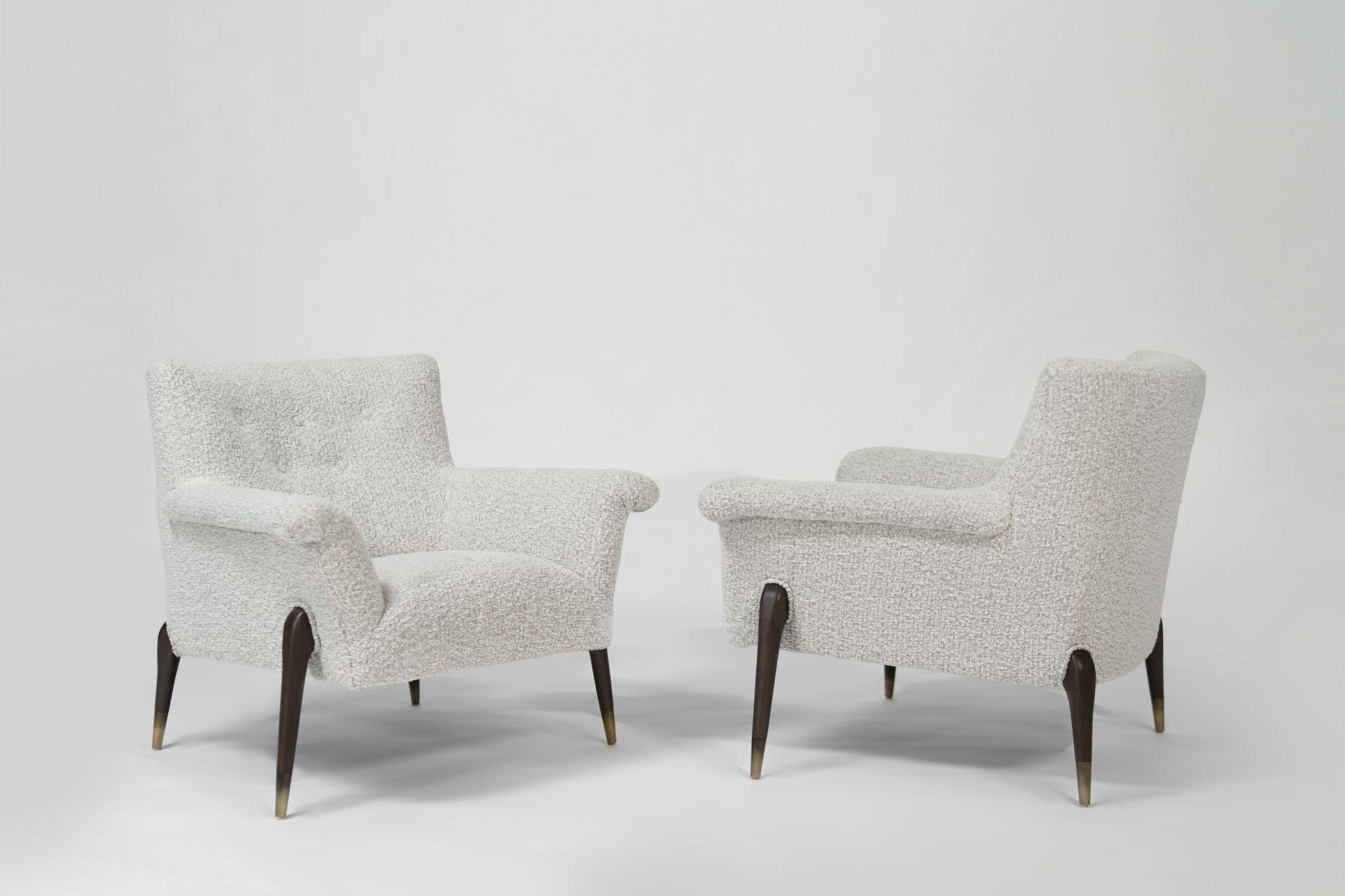 A pair of unusual Ico Parisi lounge chairs (In the Style Of), entirely restored, 1960s ca.
The design features sculptural arching legs tapered on solid brass sabots, and smaller back legs are placed at 45 degrees to the chair frame, professionally