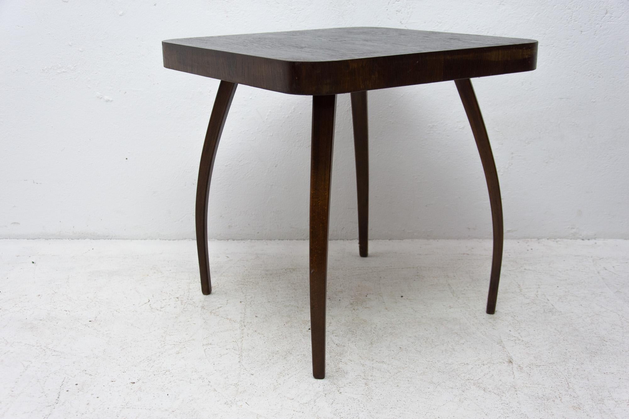 Spider Table H-259, Jindřich Halabala In Good Condition For Sale In Prague 8, CZ