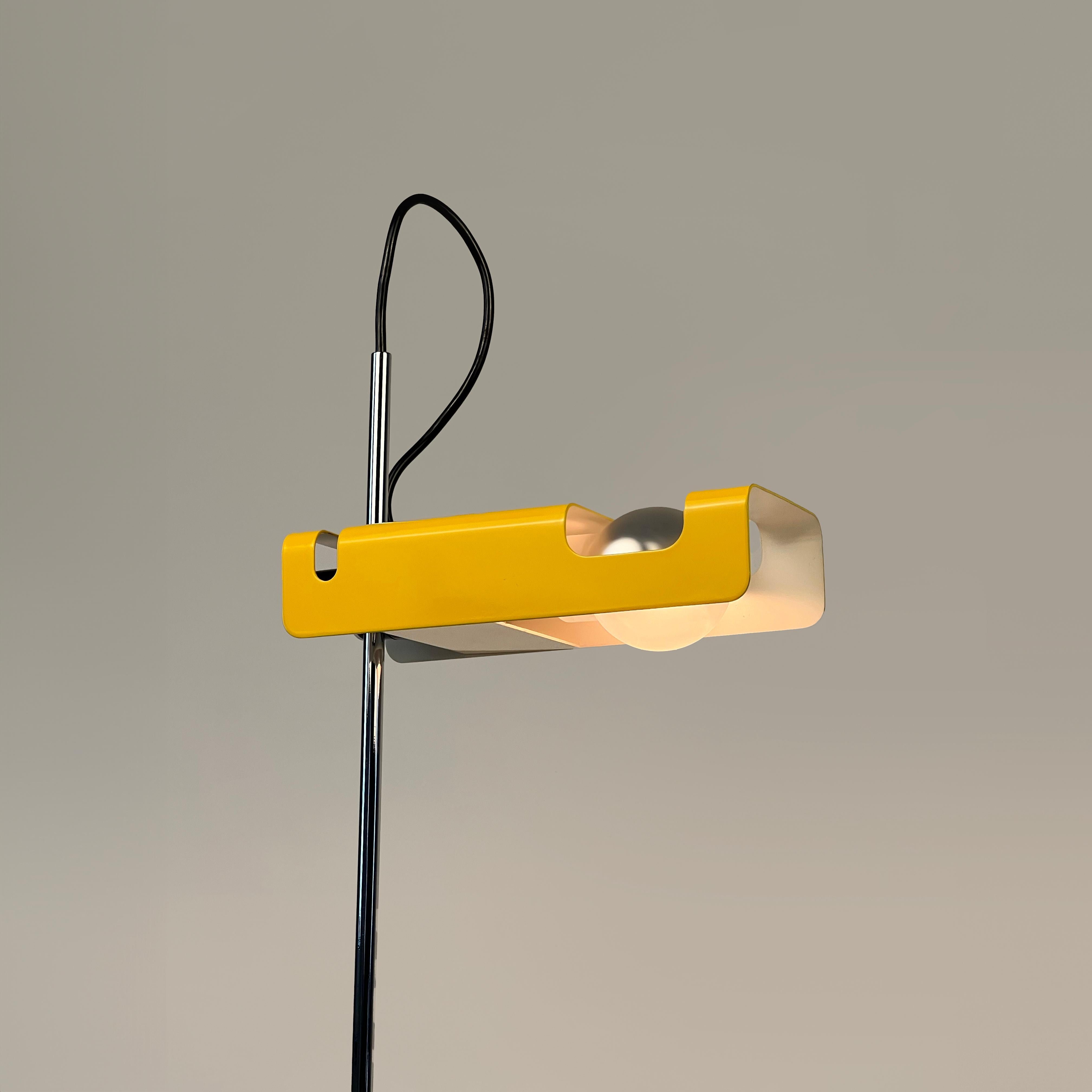 Lampe de table araignée conçue par Joe Colombo pour Oluce, 1ère édition. Italie, 1965 en vente 3