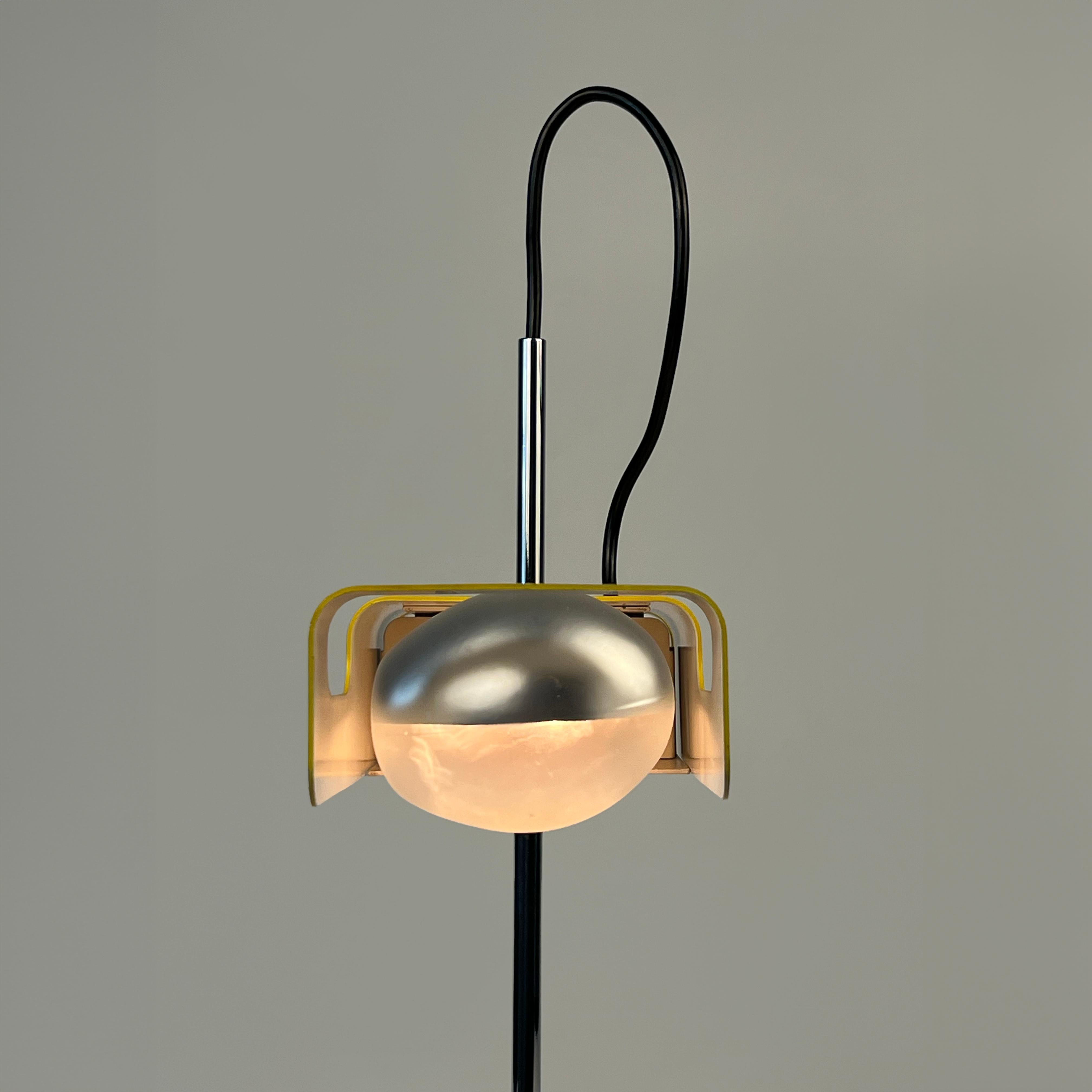 Lampe de table araignée conçue par Joe Colombo pour Oluce, 1ère édition. Italie, 1965 en vente 7