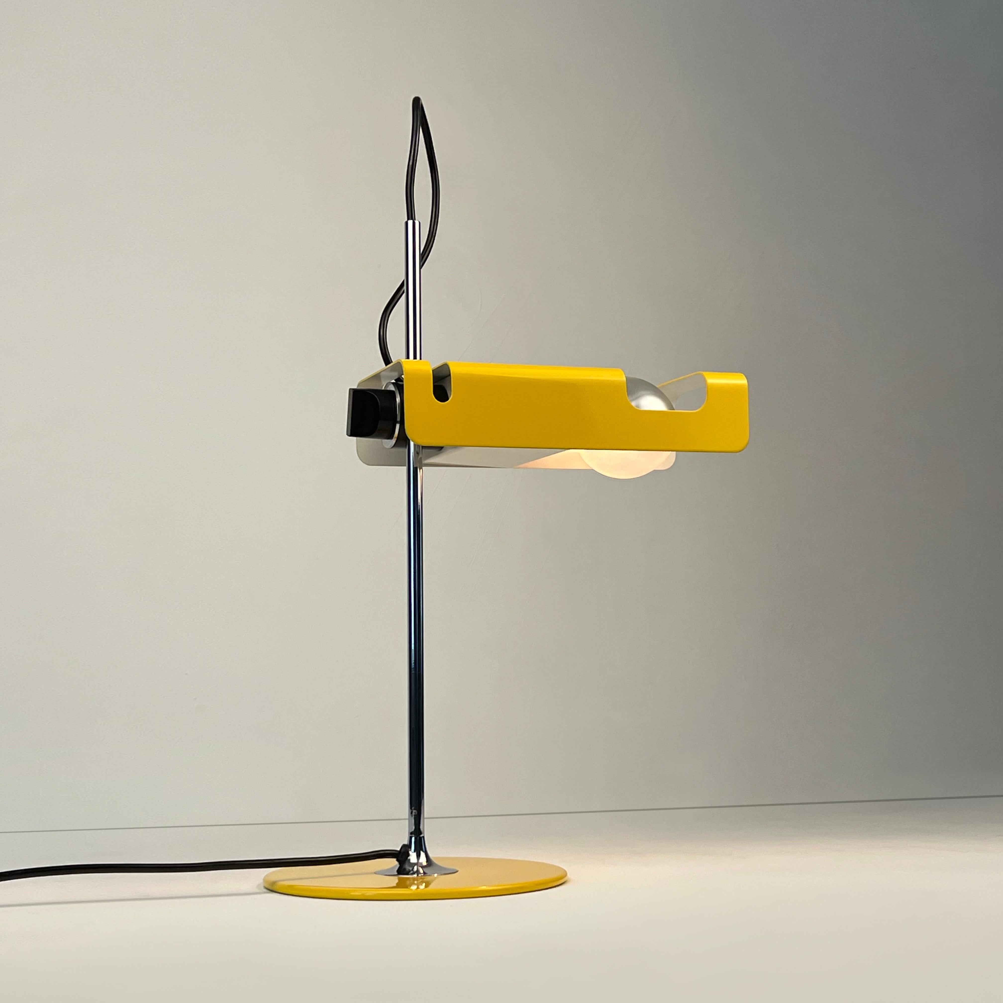Lampe de table araignée conçue par Joe Colombo pour Oluce, 1ère édition. Italie, 1965 en vente 9
