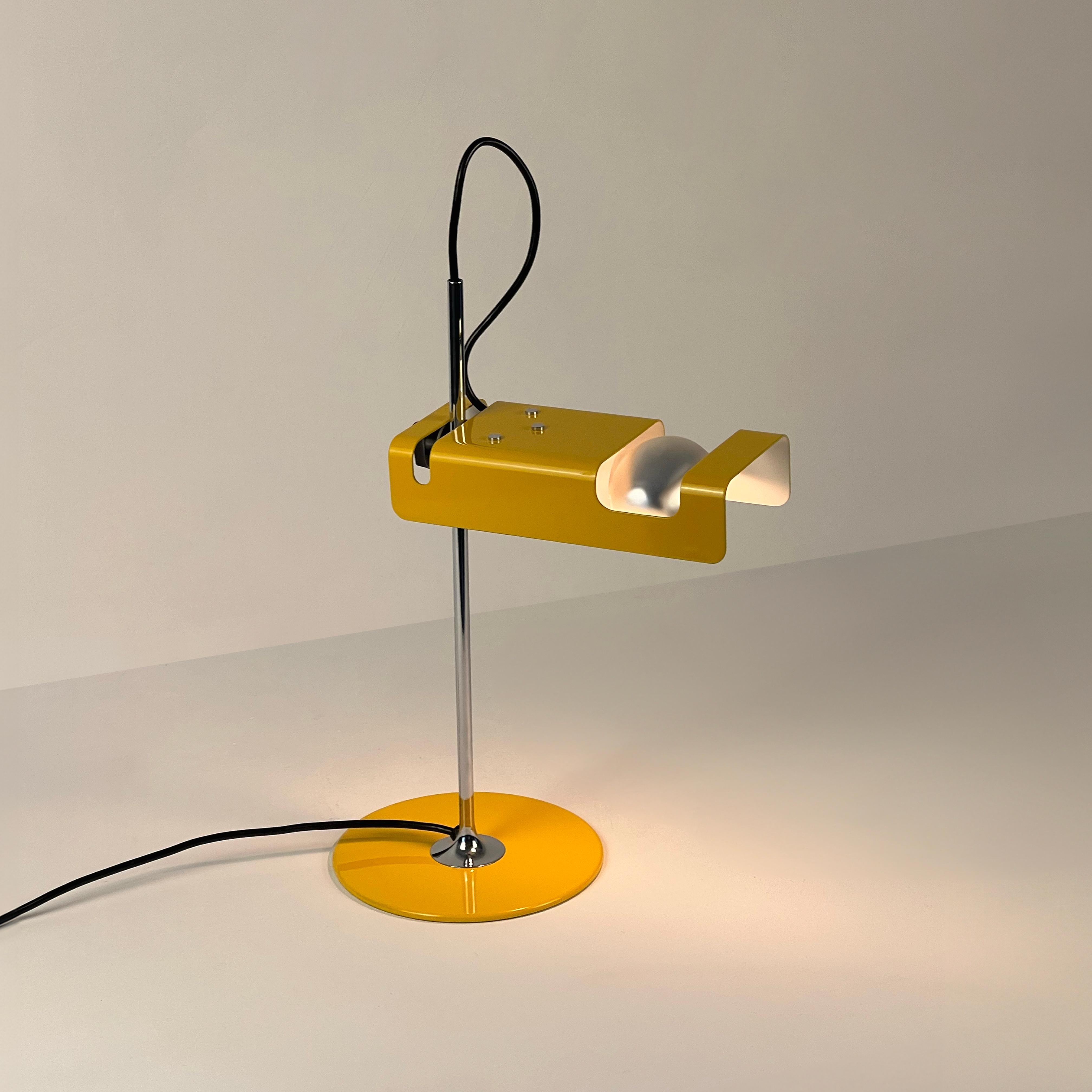 Mid-Century Modern Lampe de table araignée conçue par Joe Colombo pour Oluce, 1ère édition. Italie, 1965 en vente