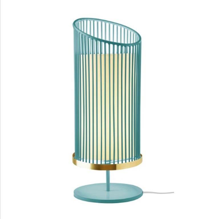 Un sens du mouvement et de la grâce définit la lampe de table Spider. Fabriqué sur commande. 

Les lampes Utu font partie du groupe de design Mambo unlimited ideas du Portugal.
L'esthétique contemporaine d'Utu se traduit par des luminaires originaux