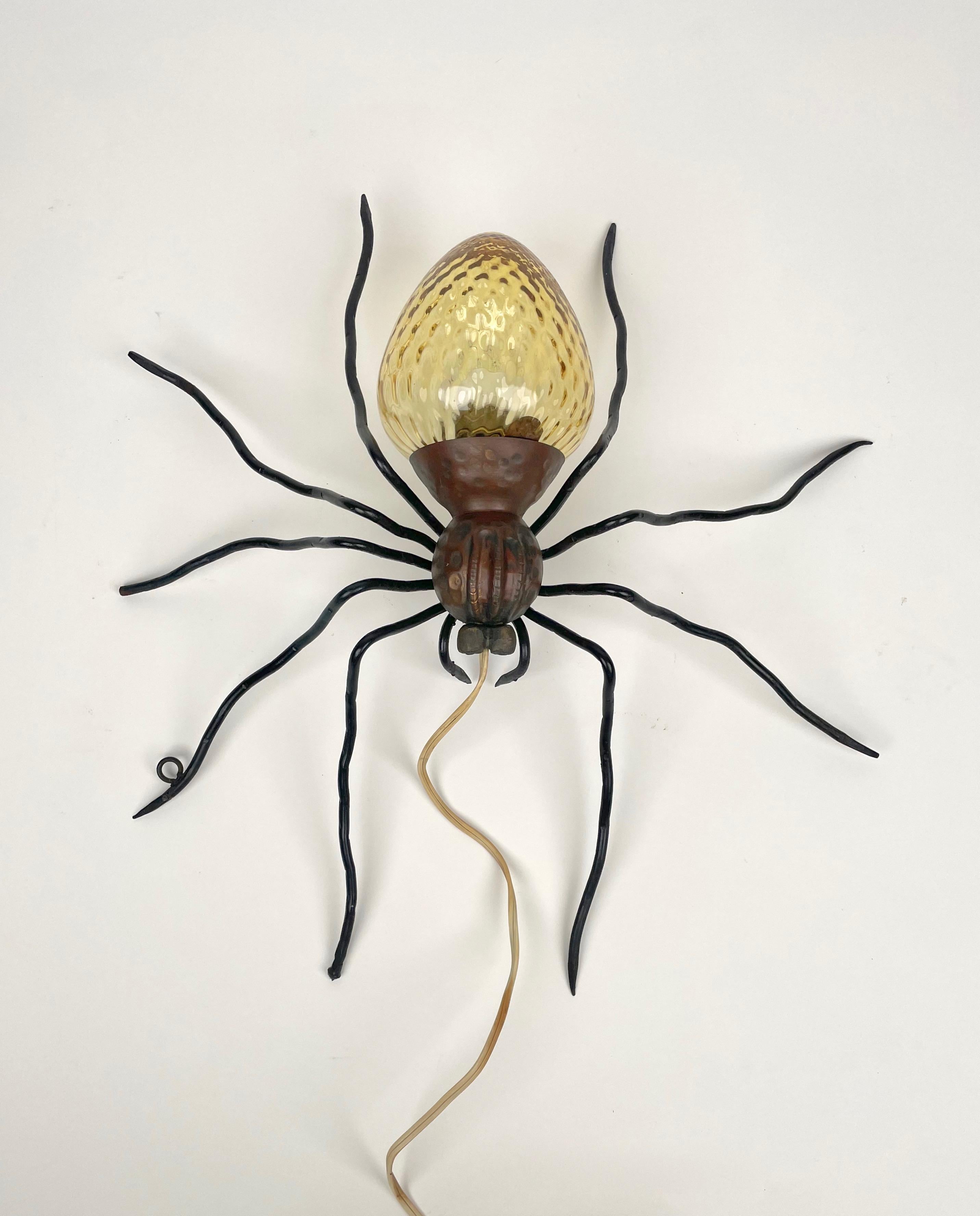 Mid-Century Modern Spider Wall Lamp in Copper, Iron and Art Glass Sconces, Italy 1960s For Sale
