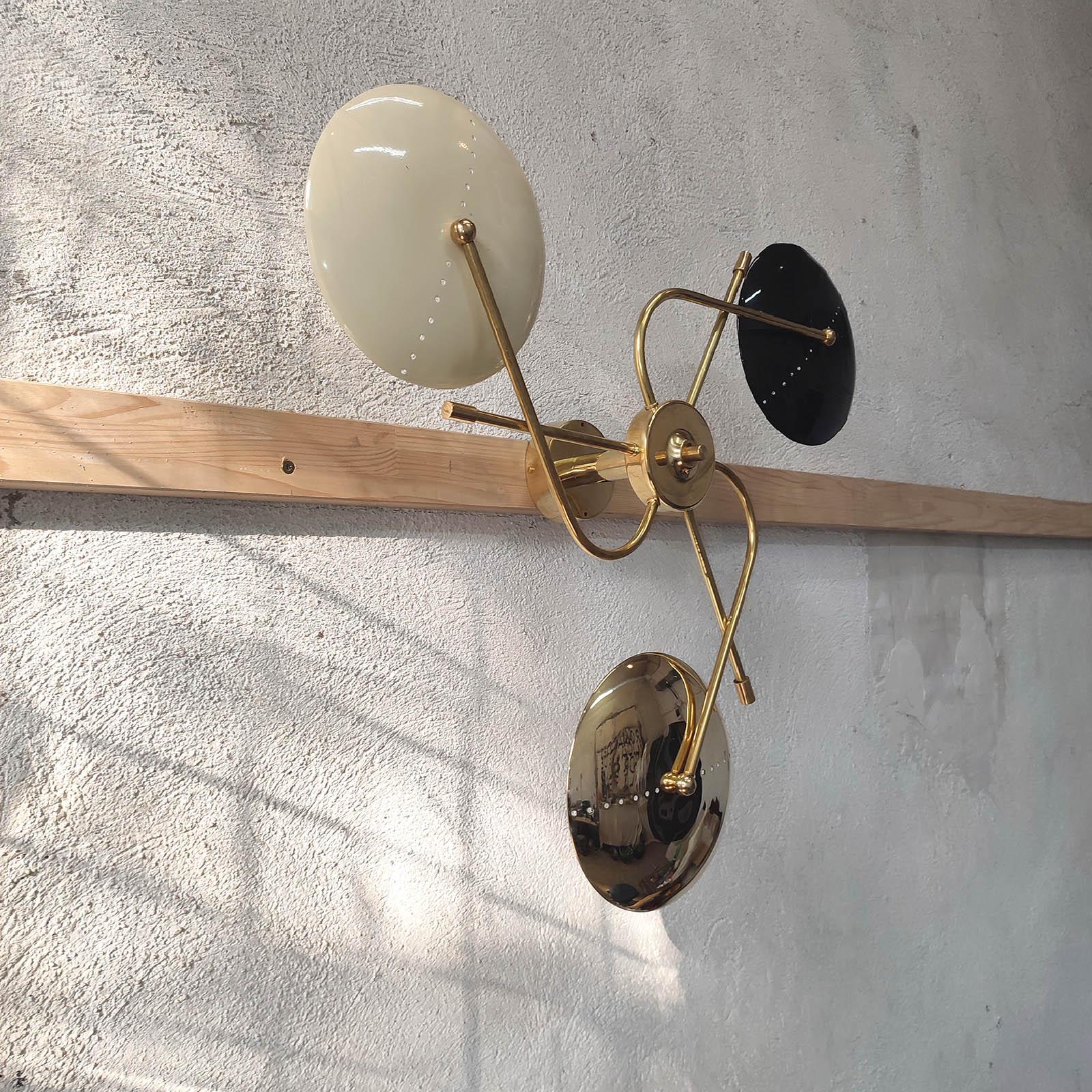 Applique murale araignée, 3 bras, laiton et laque, style Stilnovo, personnalisable en vente 1