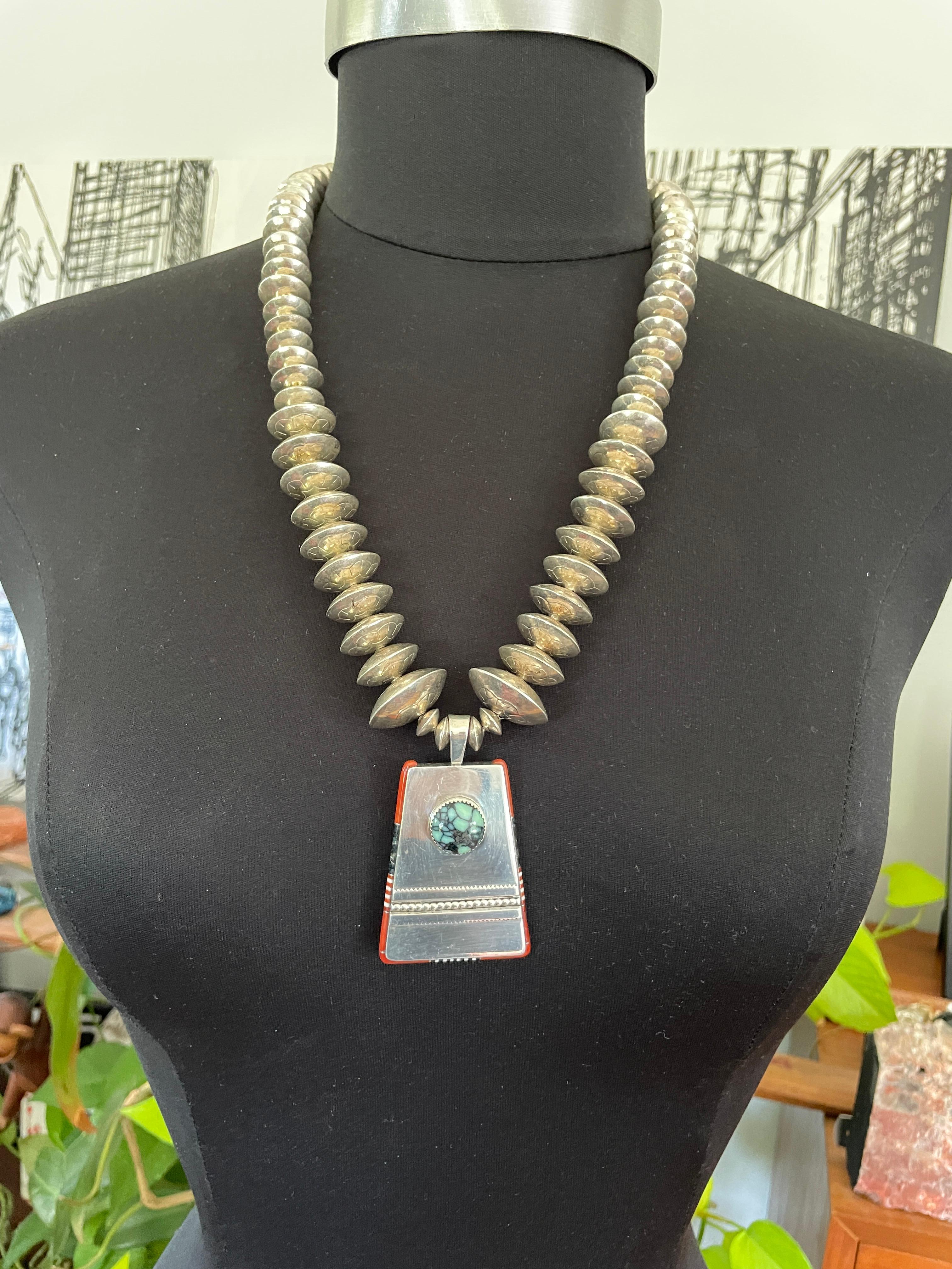 Nativo americano Collana con ciondolo Navajo in argento sterling e turchese Spider Web 1970s Jim Harrison in vendita