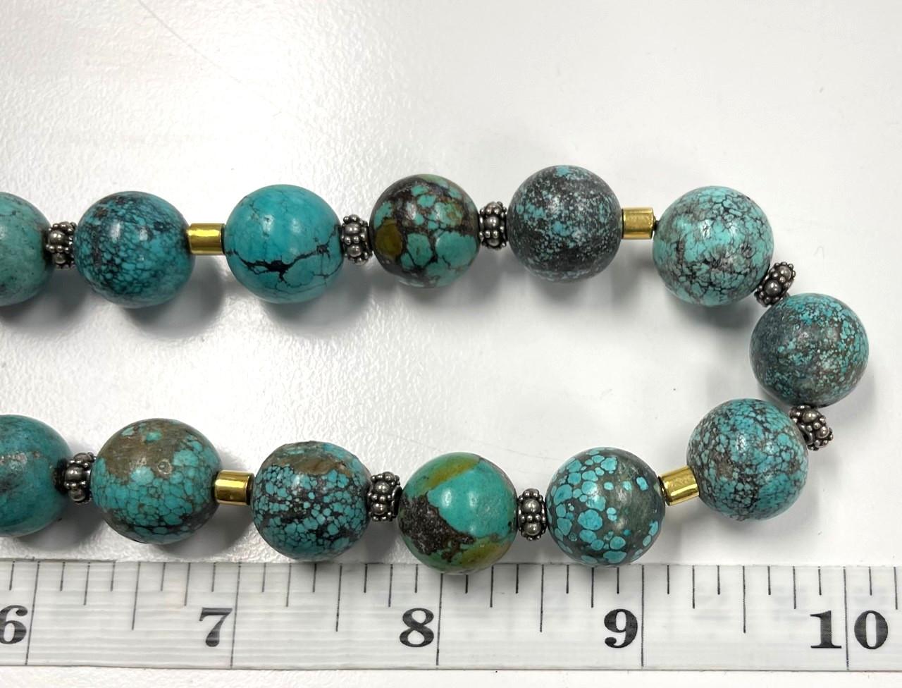 Collier de perles en turquoise Spiderweb avec accents en or 18 carats et argent sterling en vente 2