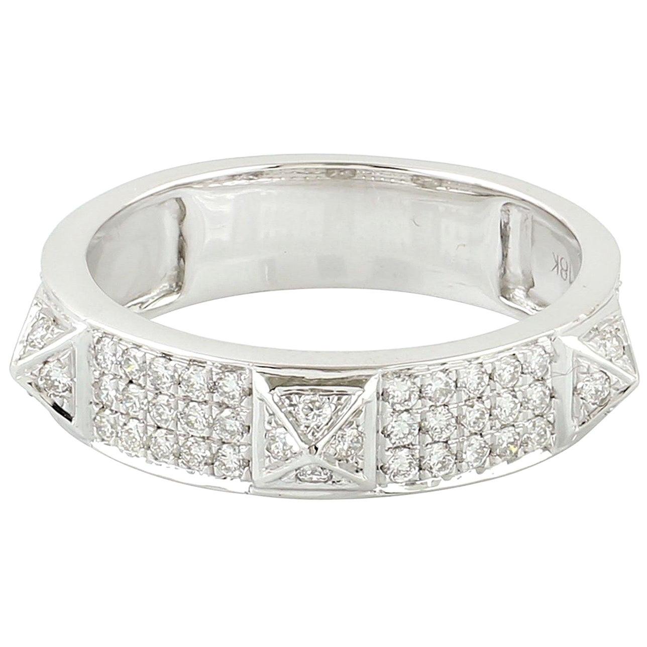 En vente :  Bague en or blanc 18 carats avec diamants pointillés