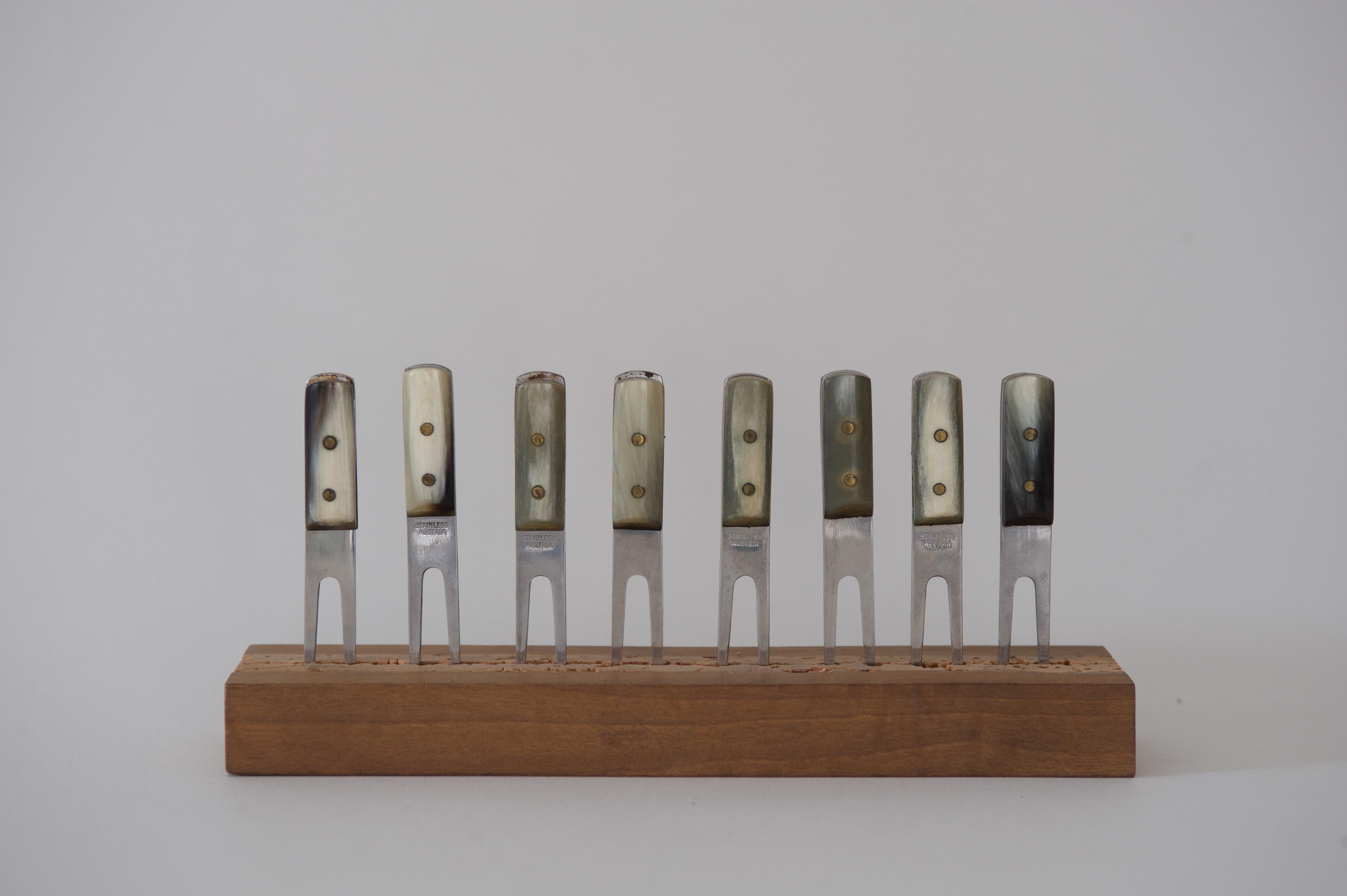 Spike holder with 8 forks No 4715
Designed 1949 by Carl Auböck

Nutwood, cork, chromed brass, horn

Measures: 18 x 3.5 cm, h 8 cm 7.09 x 1.38 in, h 3.15 in.

Literature: Clemens Kois; Carl Auböck - The Workshop, powerHouse Books 2012, page