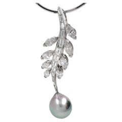 "Spiked" Diamant- und Tahiti-Perlen-Anhänger aus Platin auf Weißgoldkette