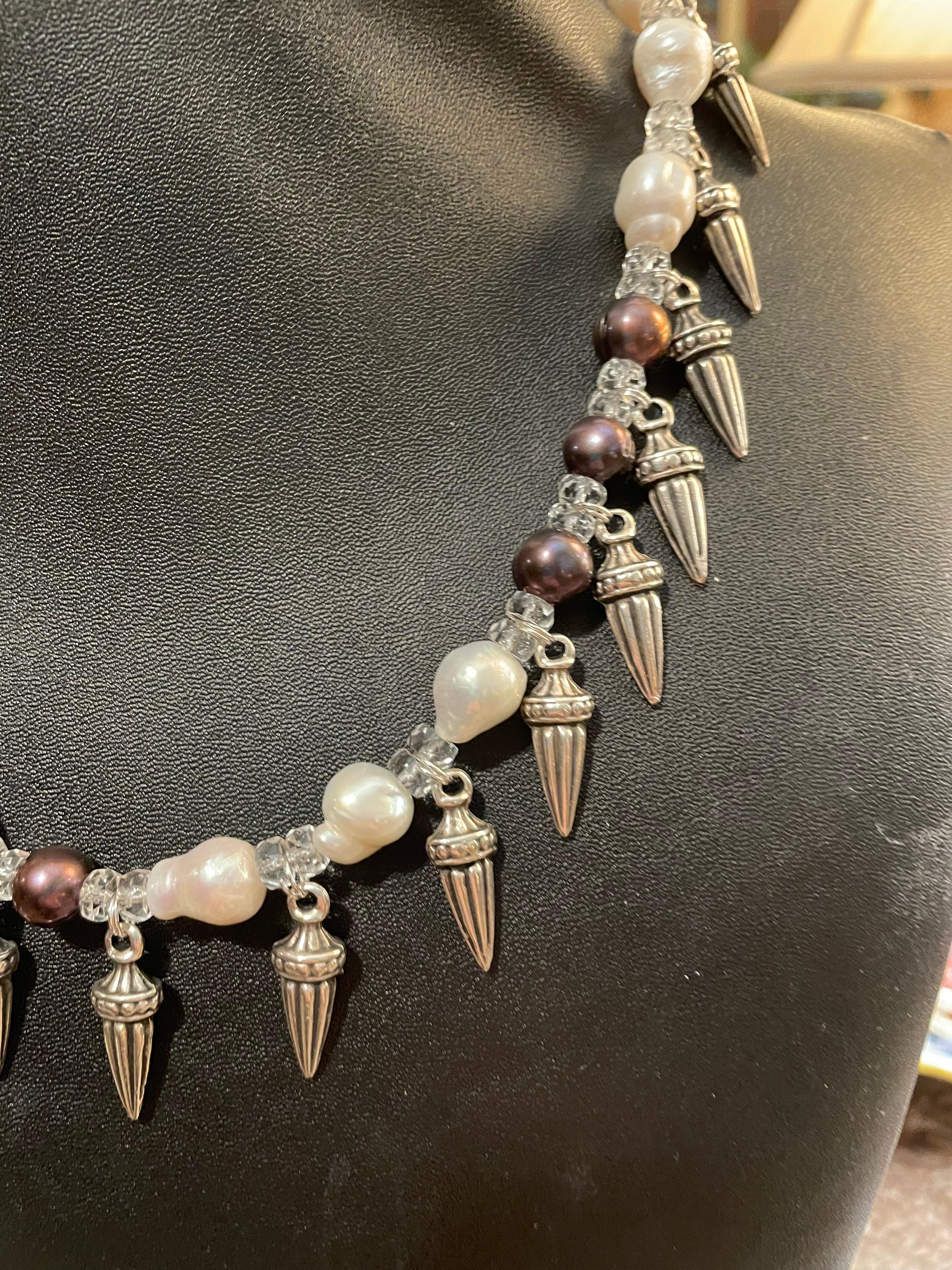 Perle Pointes et perles dans un collier unique fait à la main par Lorraines' Bijoux]. en vente