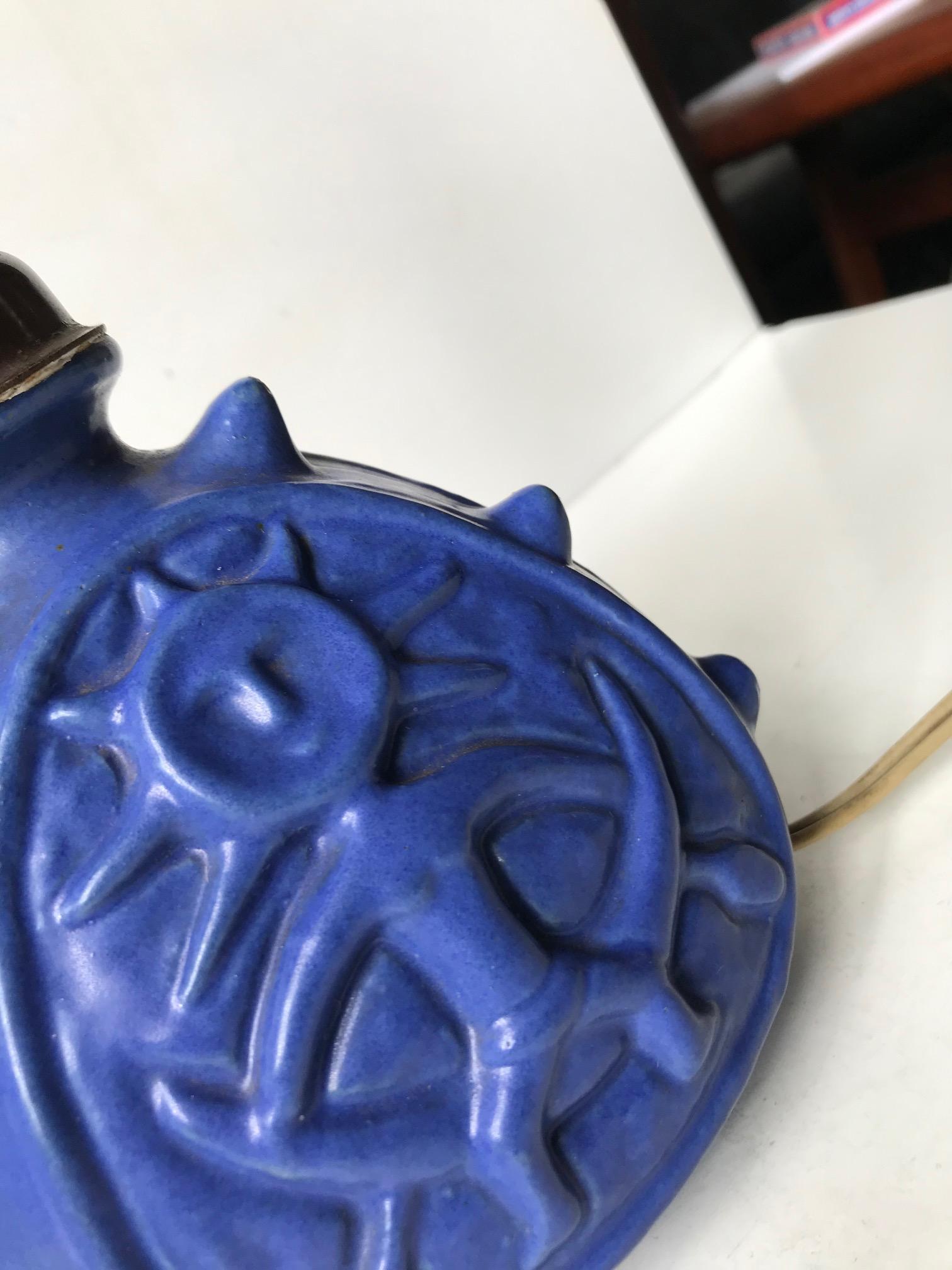 Lámpara de sobremesa de cerámica azul con púas y trol de Lauritz Hjorth, años 40 Glaseado en venta