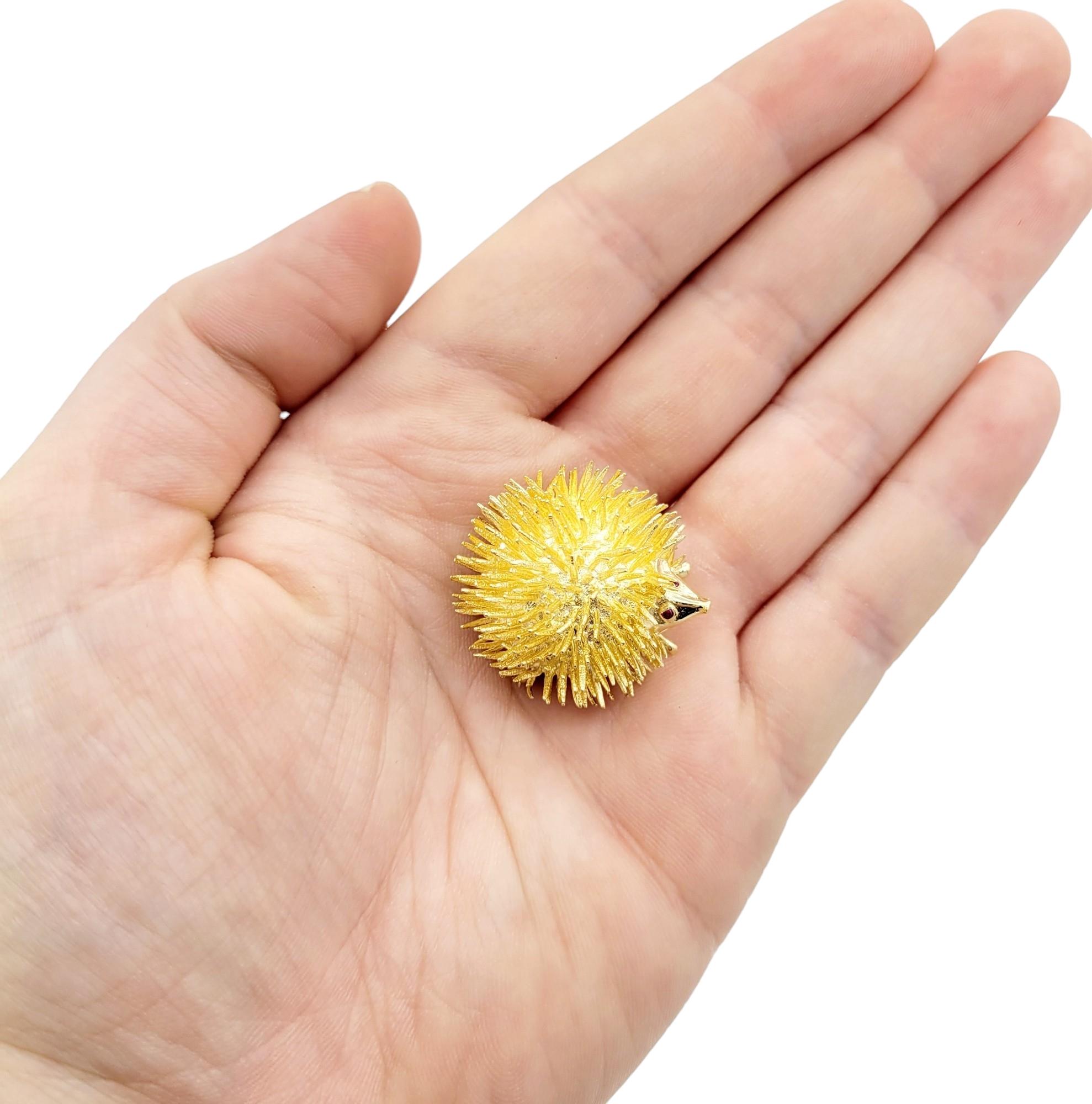 Spiky Round Hedgehog Brooch with Ruby Eyes Set in 14 Karat Yellow Gold For Sale 1