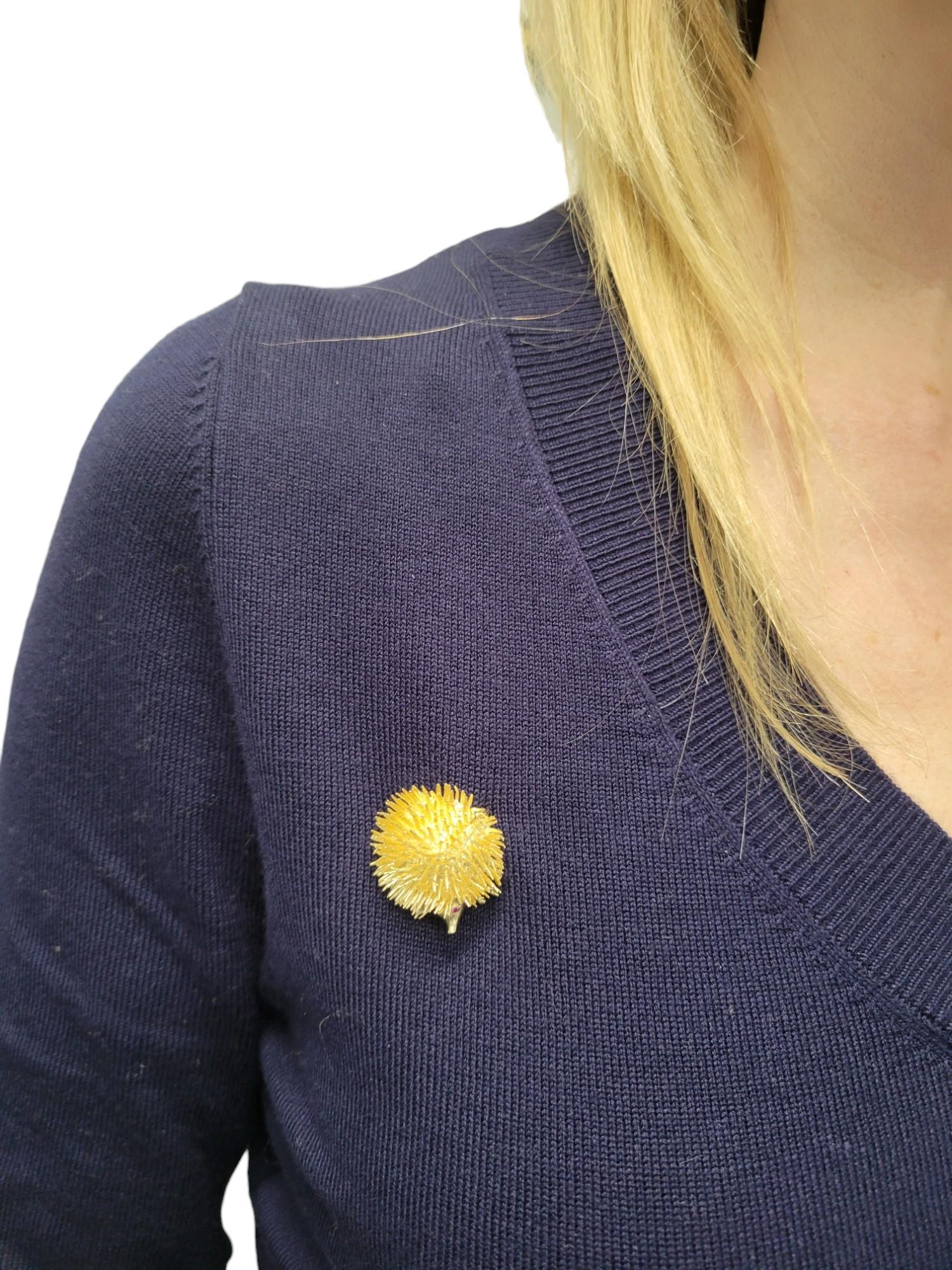 Spiky Round Hedgehog Brooch with Ruby Eyes Set in 14 Karat Yellow Gold For Sale 2