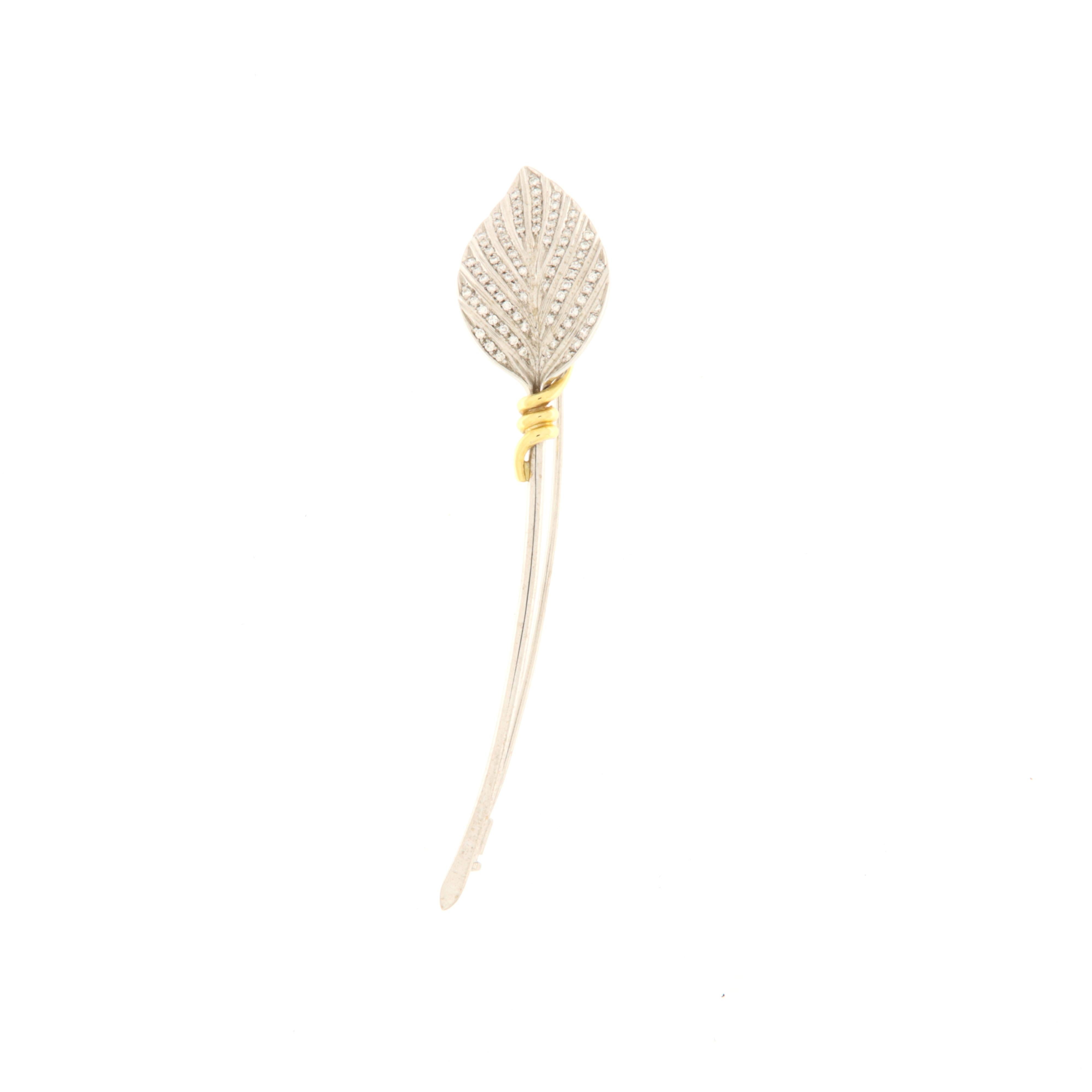 Round Cut Leaf-shaped brooch in white gold with diamonds For Sale
