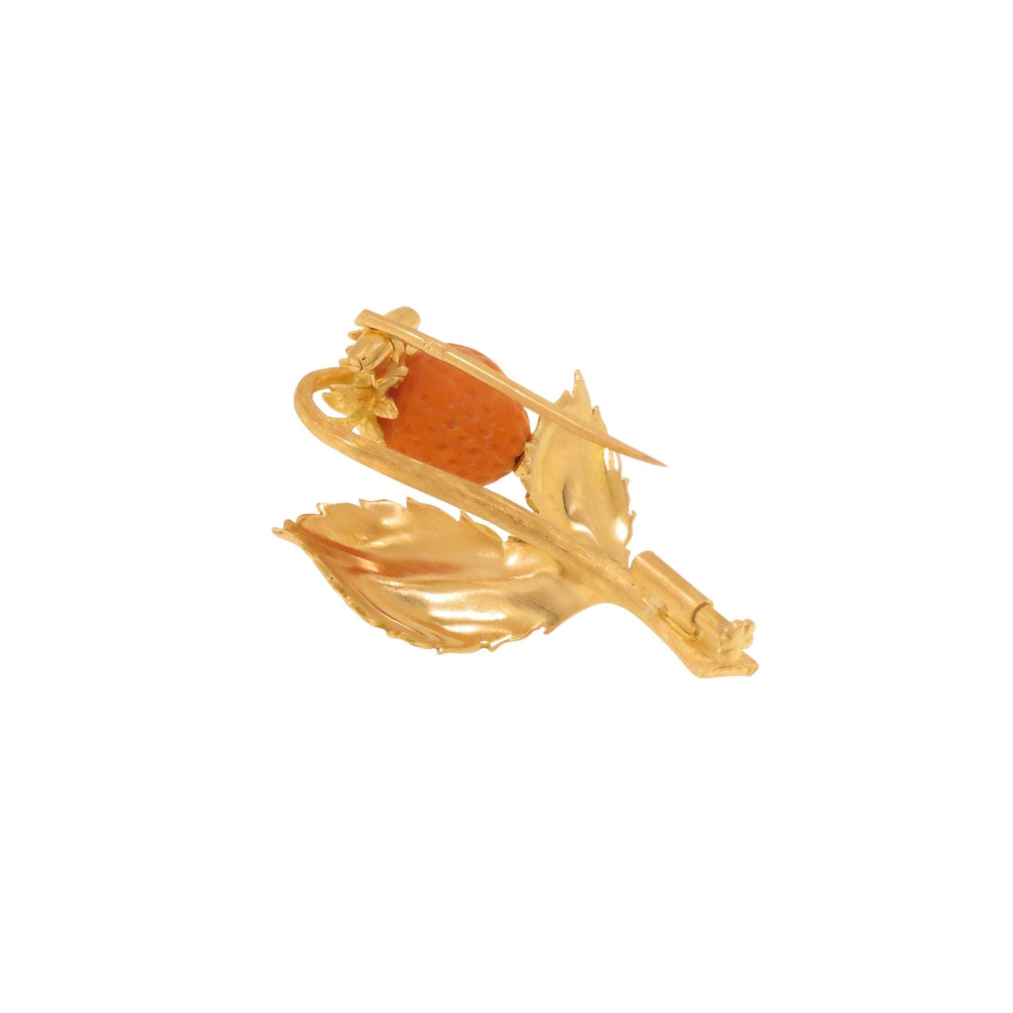 Uncut Strawberry-shaped brooch in yellow gold For Sale