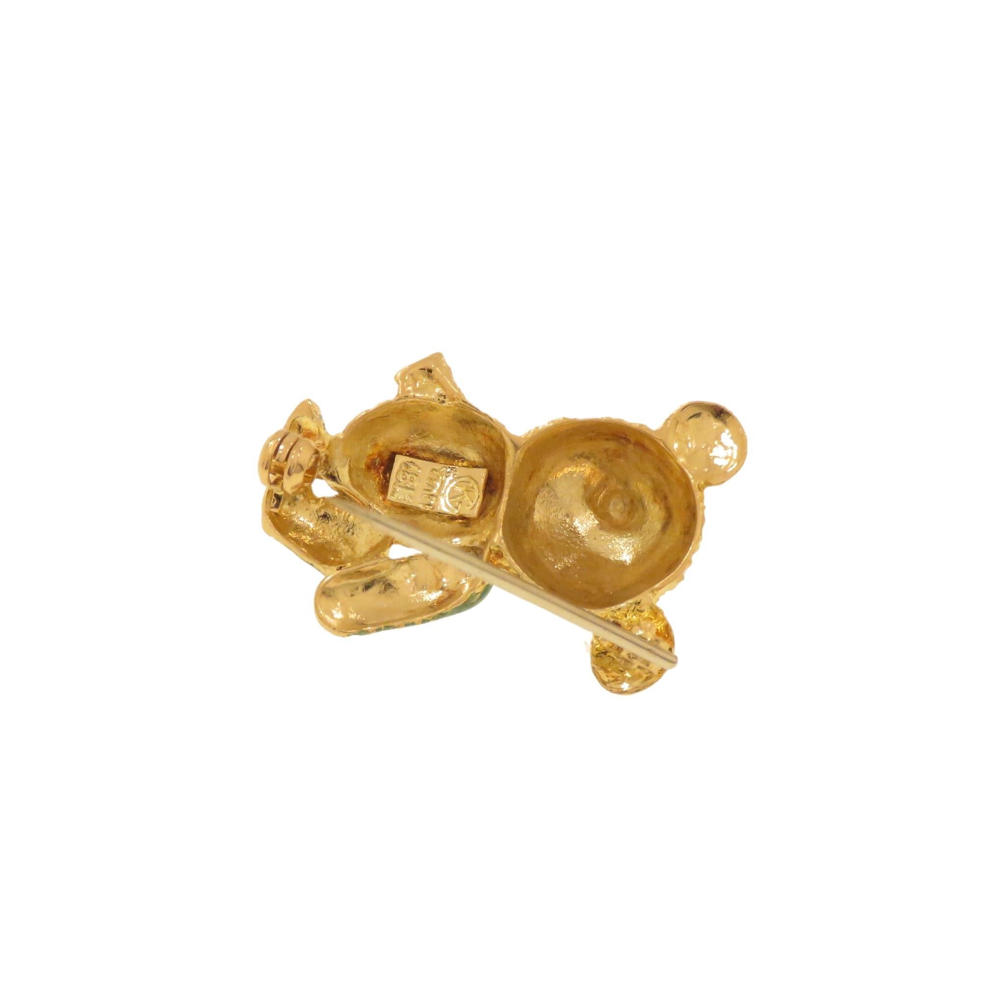 Retro Bear-shaped brooch made of gold with enamel For Sale