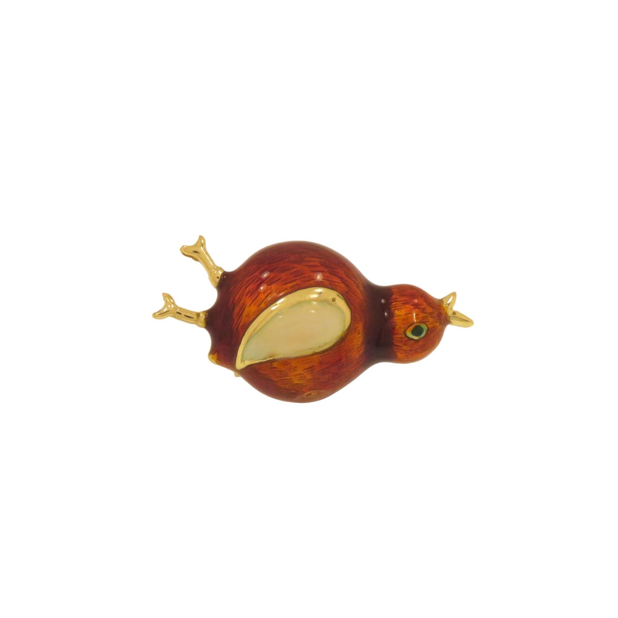 Retro Chick-shaped brooch in gold with enamel For Sale